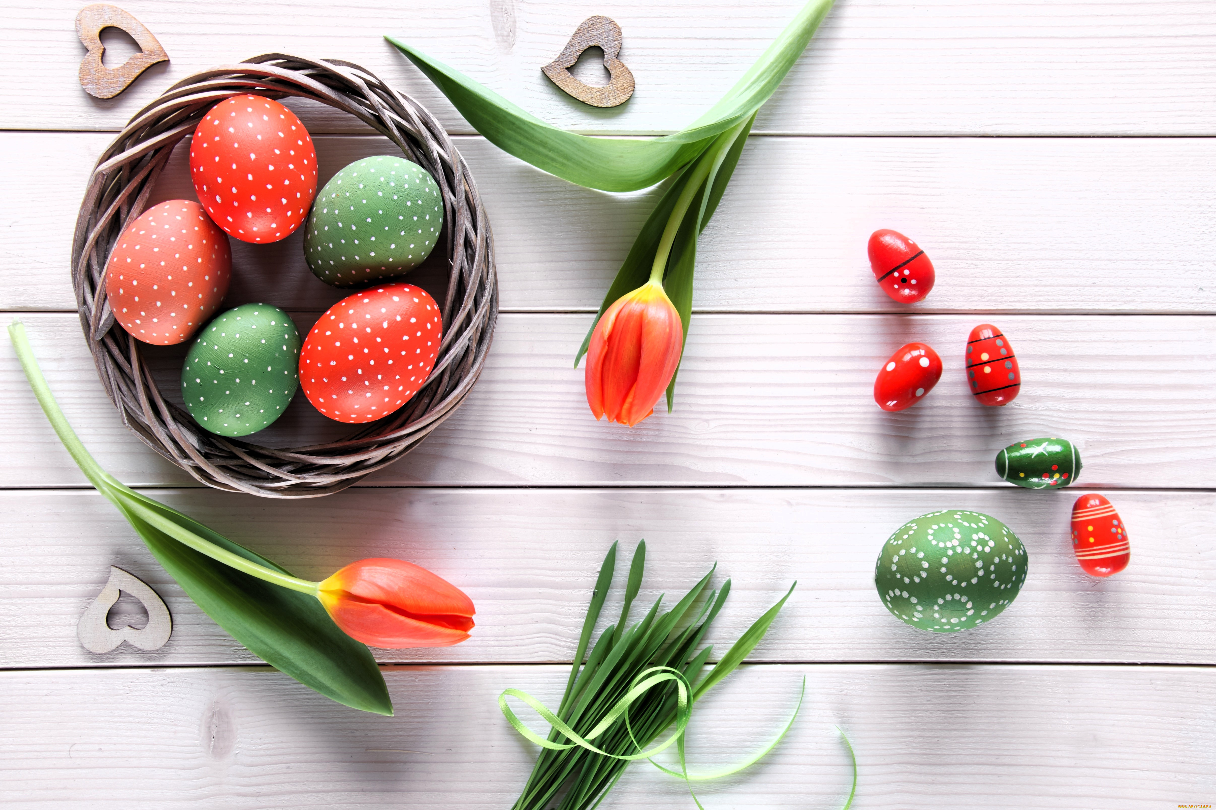 праздничные, пасха, яйца, гнездо, трава, цветы, тюльпаны, сердечки