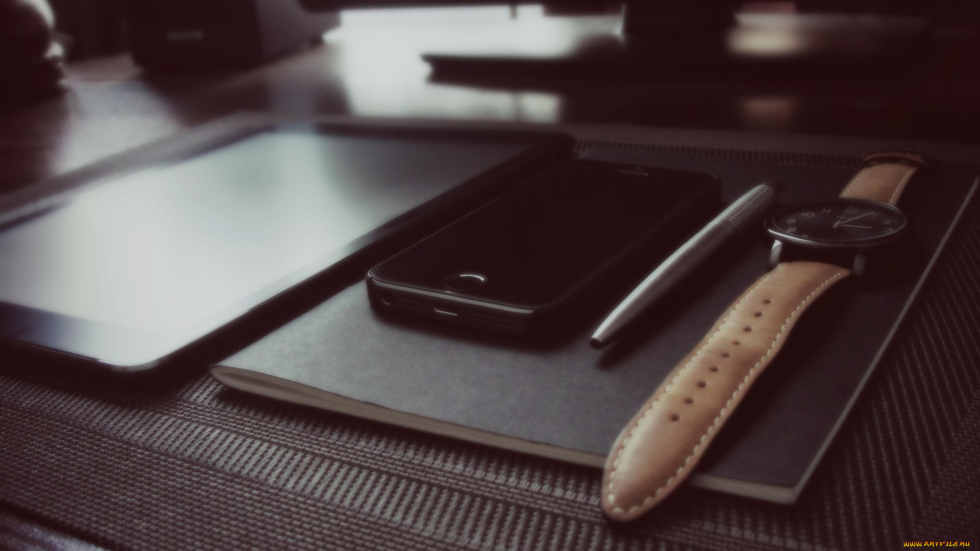 компьютеры, ipod, , ipad, , iphone, стол, планшет, телефон, часы, ручка, тетрадь