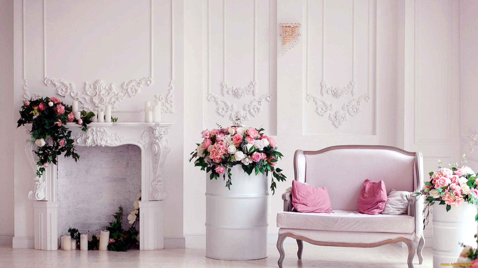 интерьер, гостиная, цветы, диван, камин