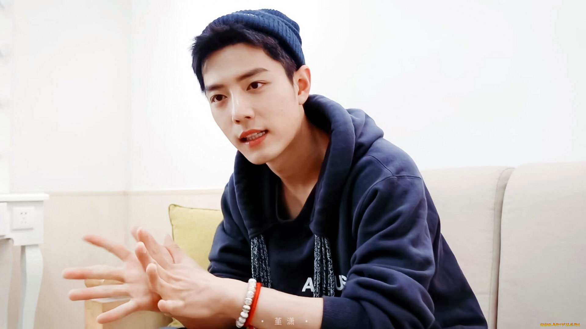 мужчины, xiao, zhan, актер, шапка, толстовка, диван