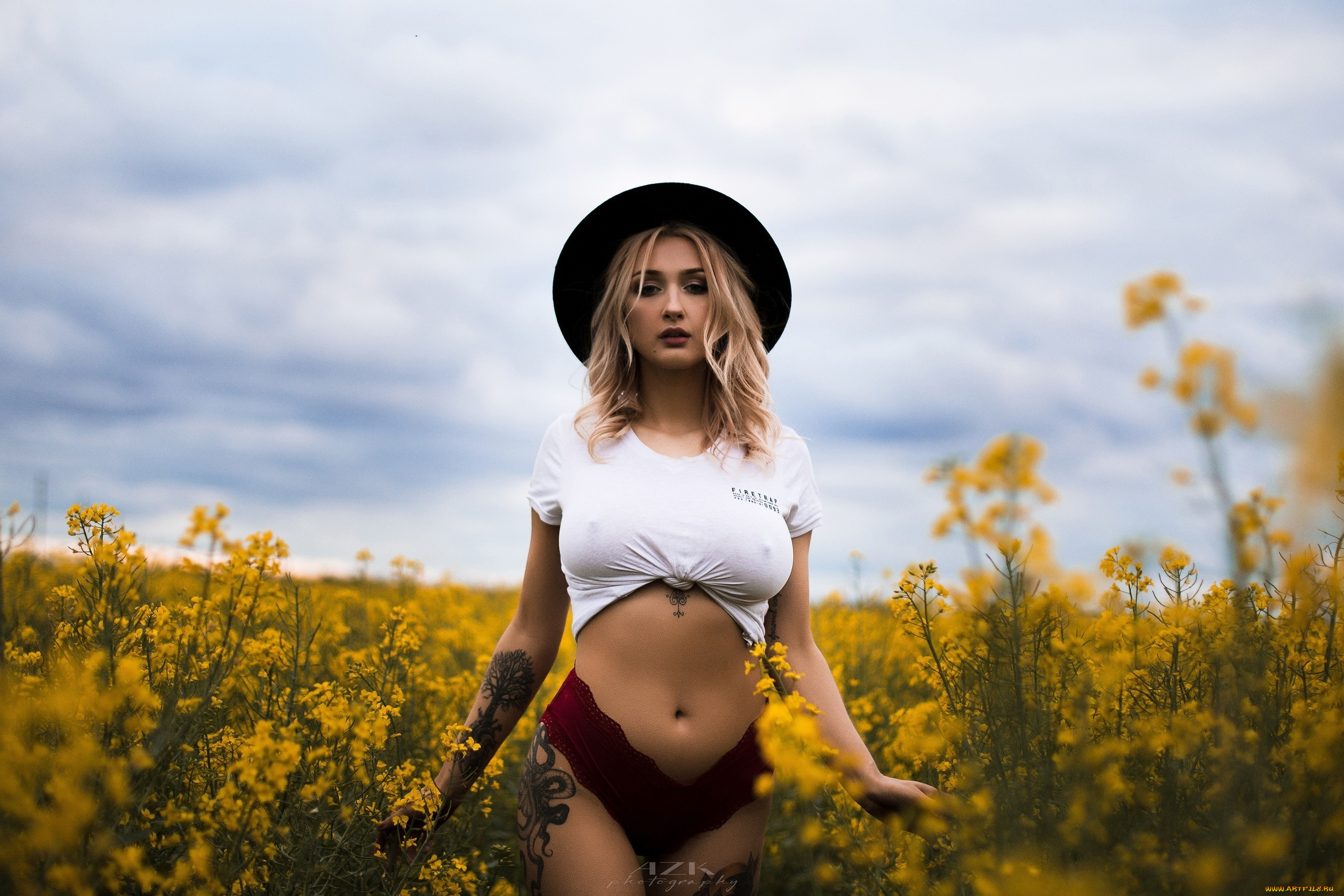 бестия, девушки, -, блондинки, , светловолосые, девушка, женщина, блондинка, светловолосая, сексуальная, модель, звезда, позирует, разная, обувь, верхняя, стильная, одежда, нижнее, эротическое, бельё, трусы, лифчик, колготки, чулки, аксессуары, макияж, и, множество, элементов, на, фотографии