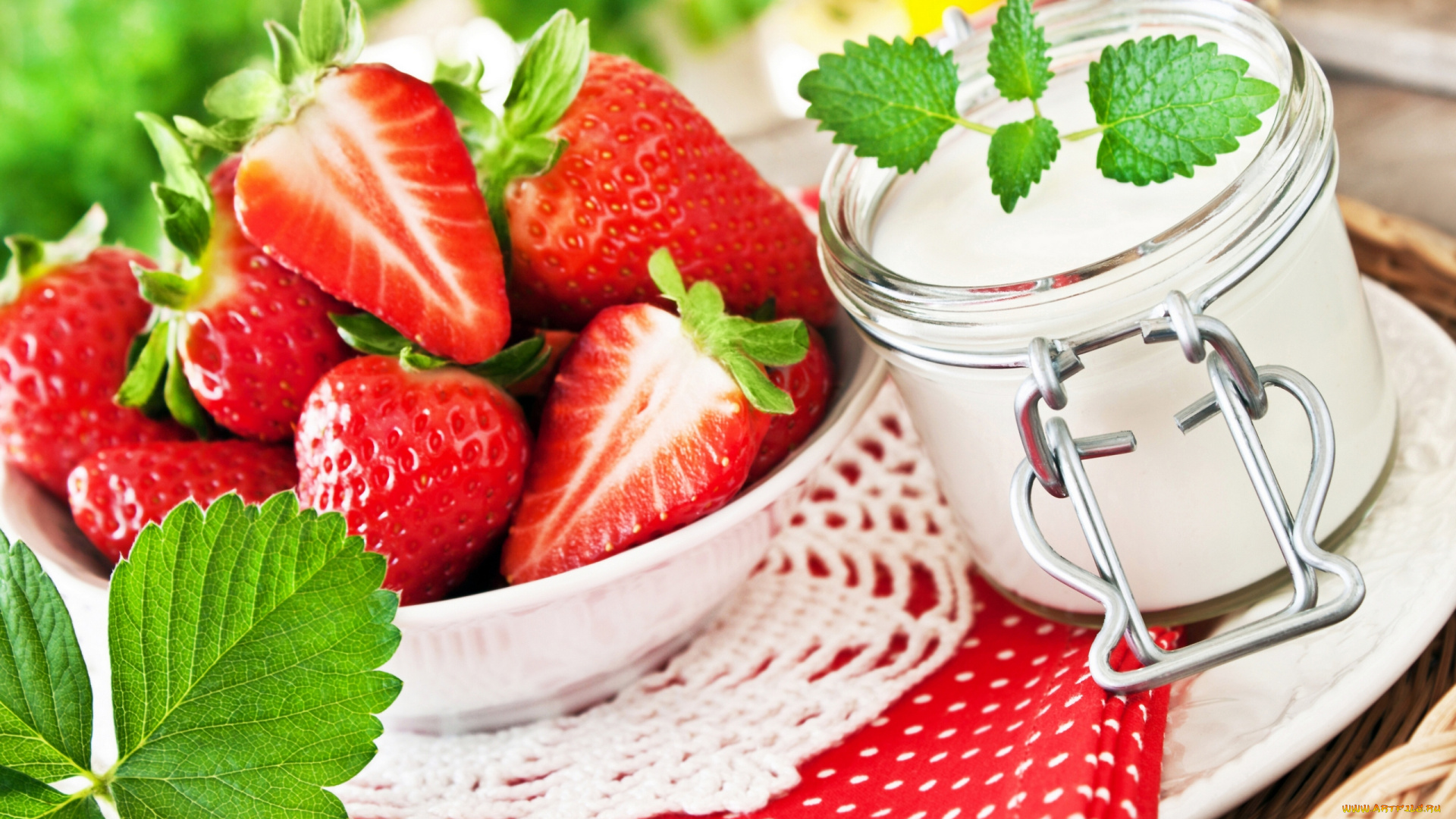 еда, клубника, , земляника, йогурт, ягоды, баночка