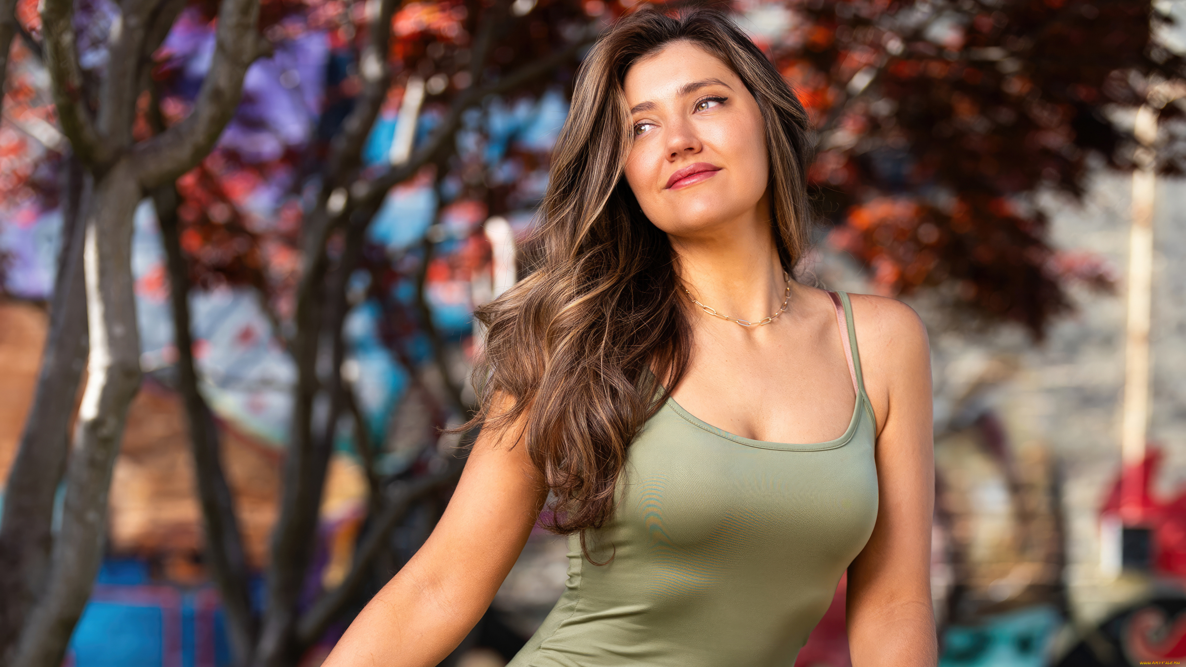 девушки, -, брюнетки, , шатенки, cияeт, счастья, девушка, наслаждeниe, oтдых, на, свежем, воздухе, майка, цепочка