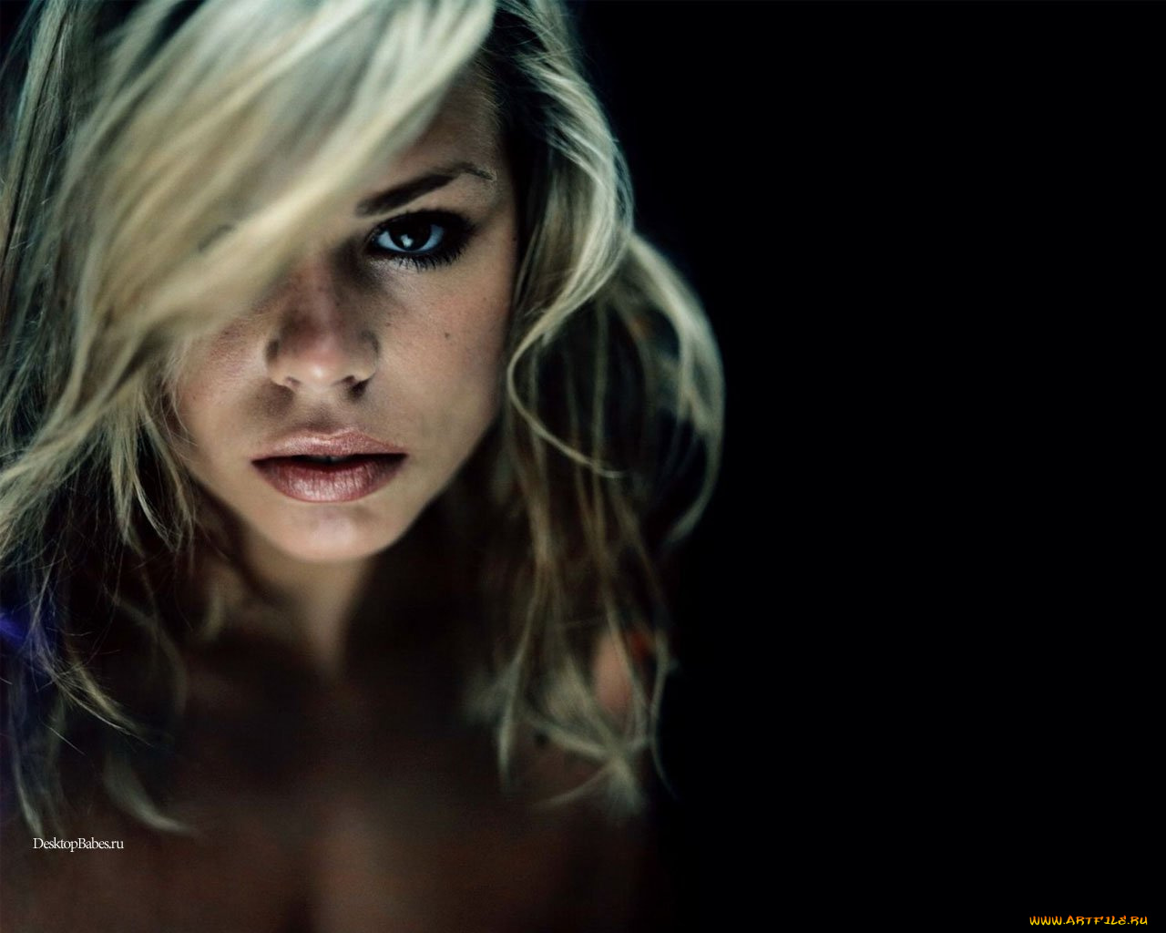 Billie, Piper, девушки