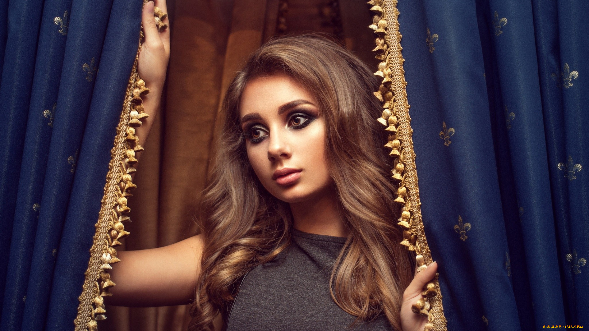 девушка, -, girl, девушки, -, лица, , портреты, девушка, женщина, шатенка, темноволосая, сексуальная, модель, звезда, позирует, разная, обувь, верхняя, стильная, одежда, нижнее, эротическое, бельё, трусы, лифчик, колготки, чулки, аксессуары, макияж, и, множество, элементов, на, фотографии