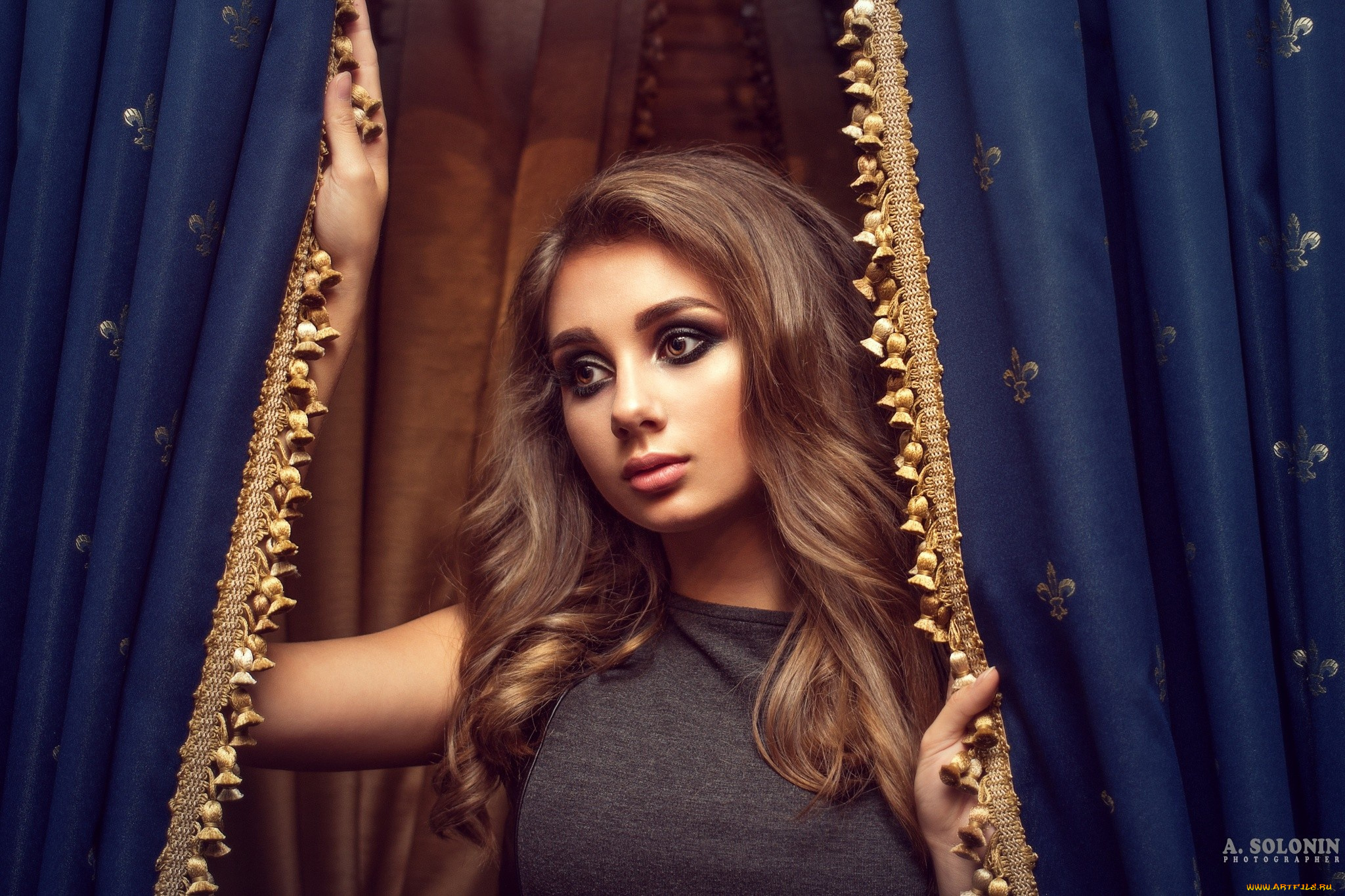 девушка, -, girl, девушки, -, лица, , портреты, девушка, женщина, шатенка, темноволосая, сексуальная, модель, звезда, позирует, разная, обувь, верхняя, стильная, одежда, нижнее, эротическое, бельё, трусы, лифчик, колготки, чулки, аксессуары, макияж, и, множество, элементов, на, фотографии