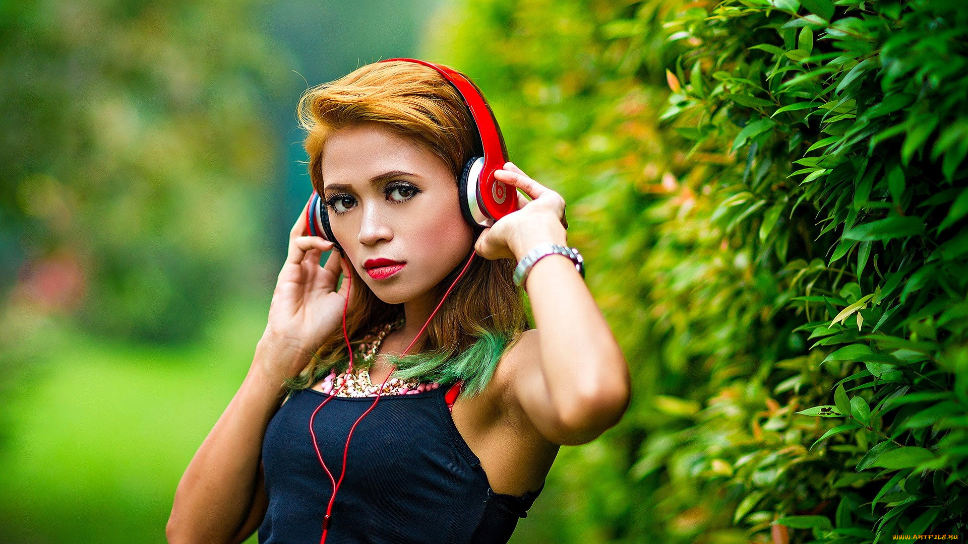 девушки, -, рыжеволосые, и, разноцветные, рыжая, наушники, топ, бусы, кусты