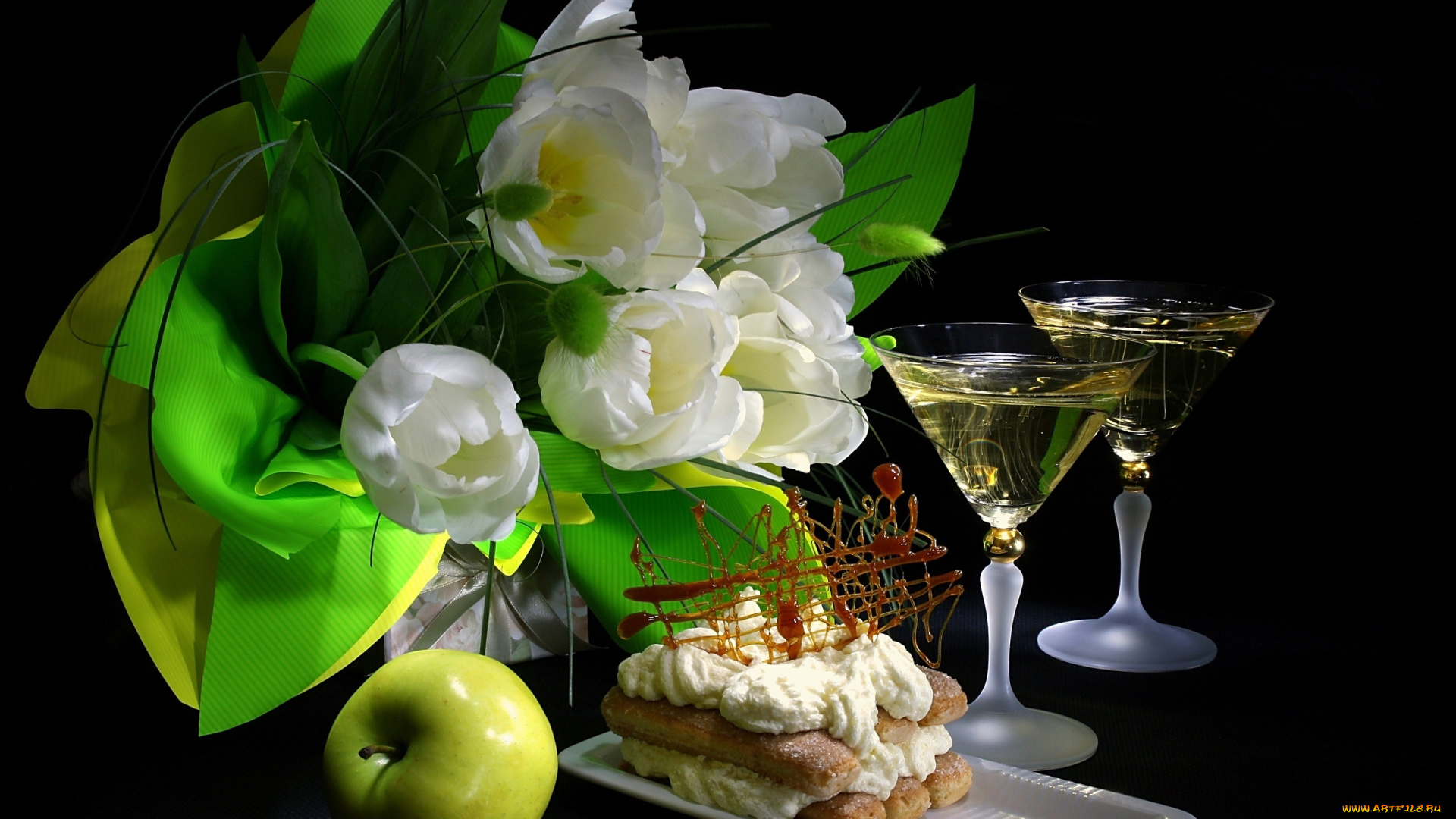 еда, натюрморт, вино, яблоко, пирожное, тюльпаны