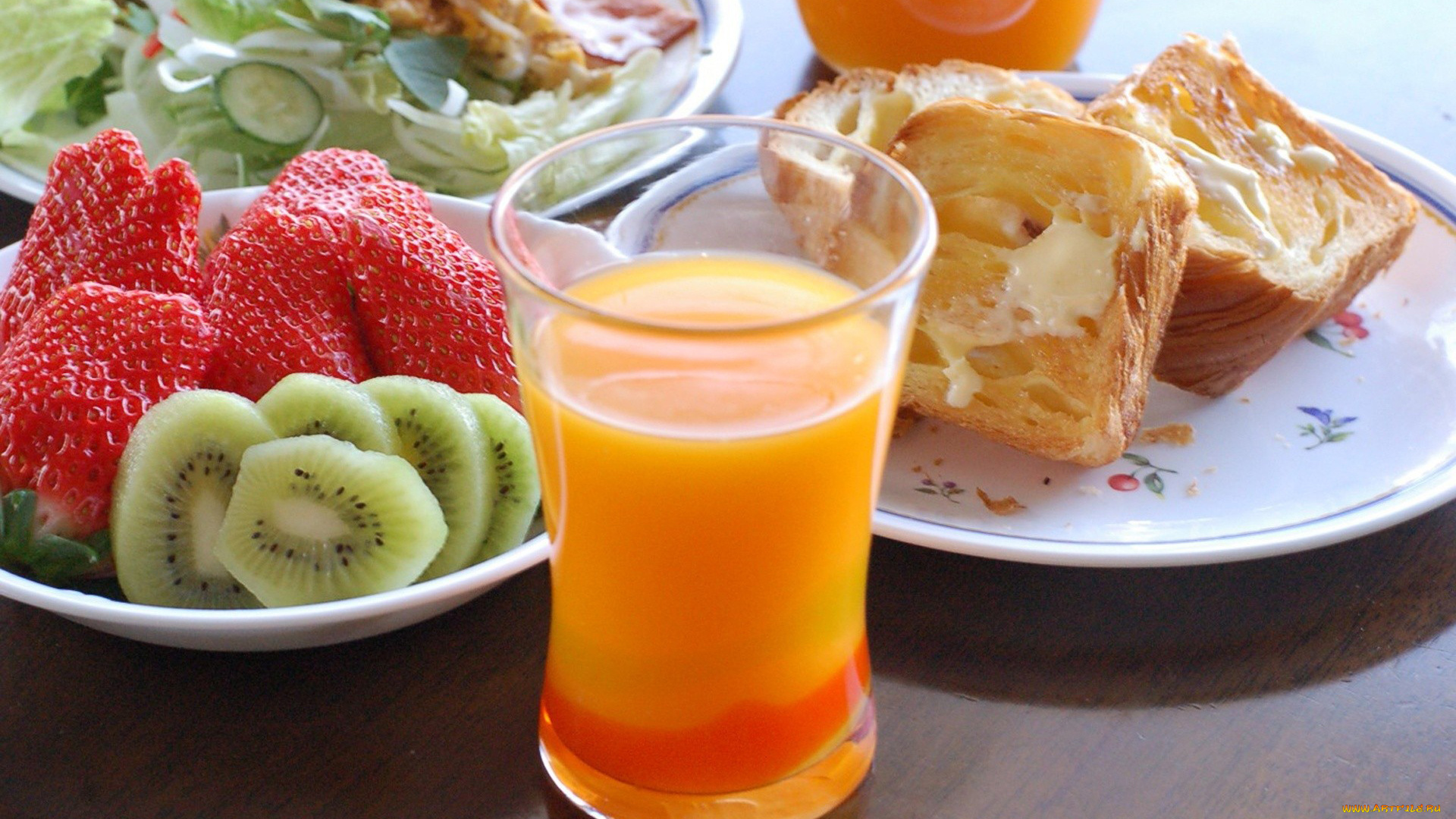 еда, разное, тосты, киви, салат, сок, клубника
