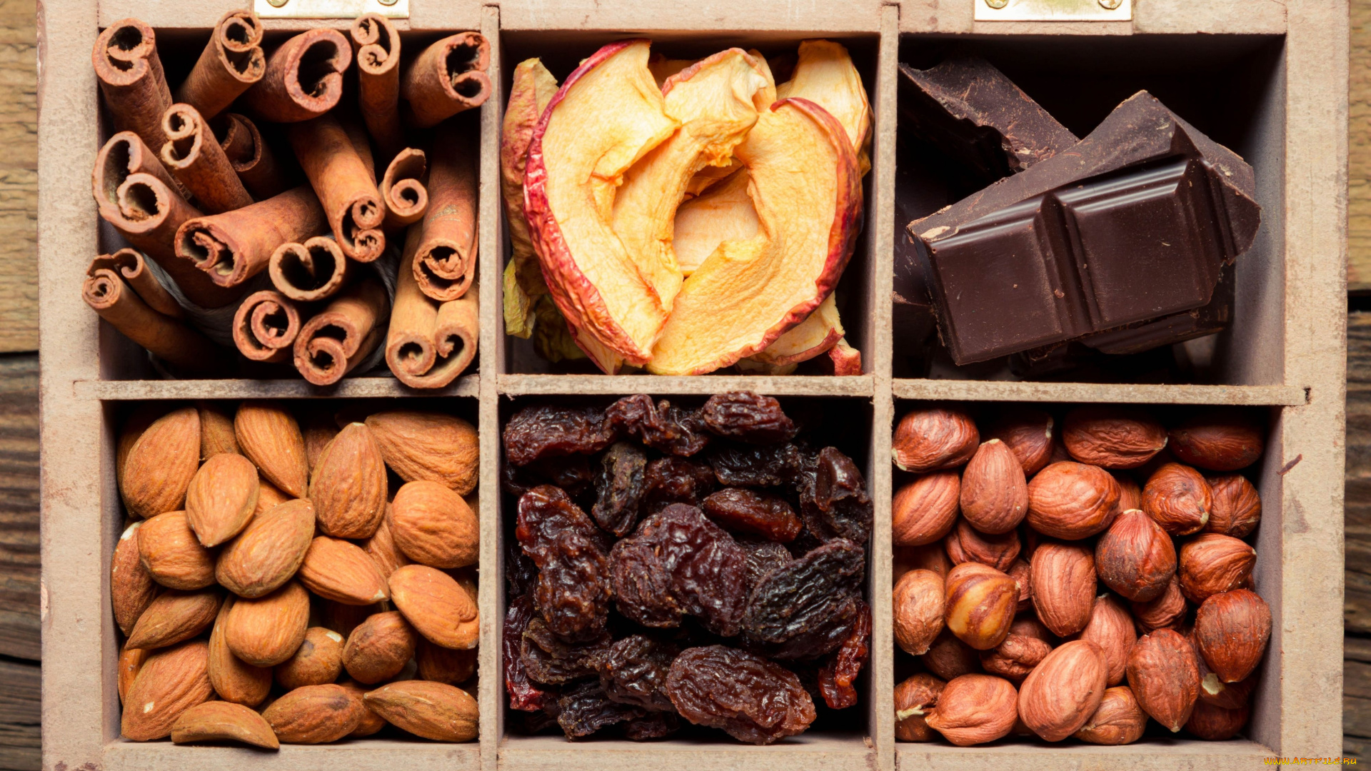 еда, разное, корица, яблоки, изюм, шоколад, сухофрукты, орехи, коробка, фундук, миндаль