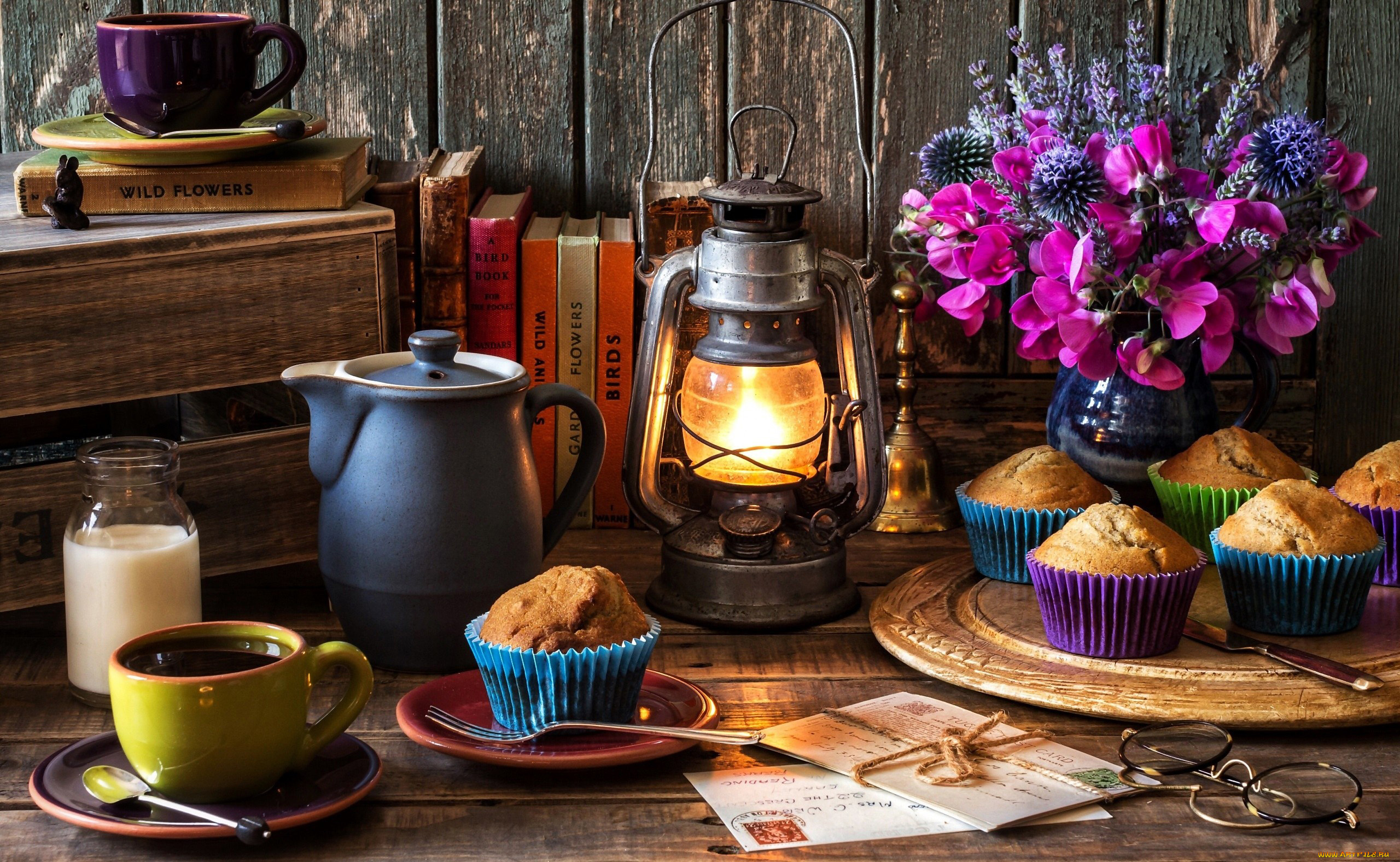 еда, натюрморт, кофе, кексы, фонарь, букет, молоко