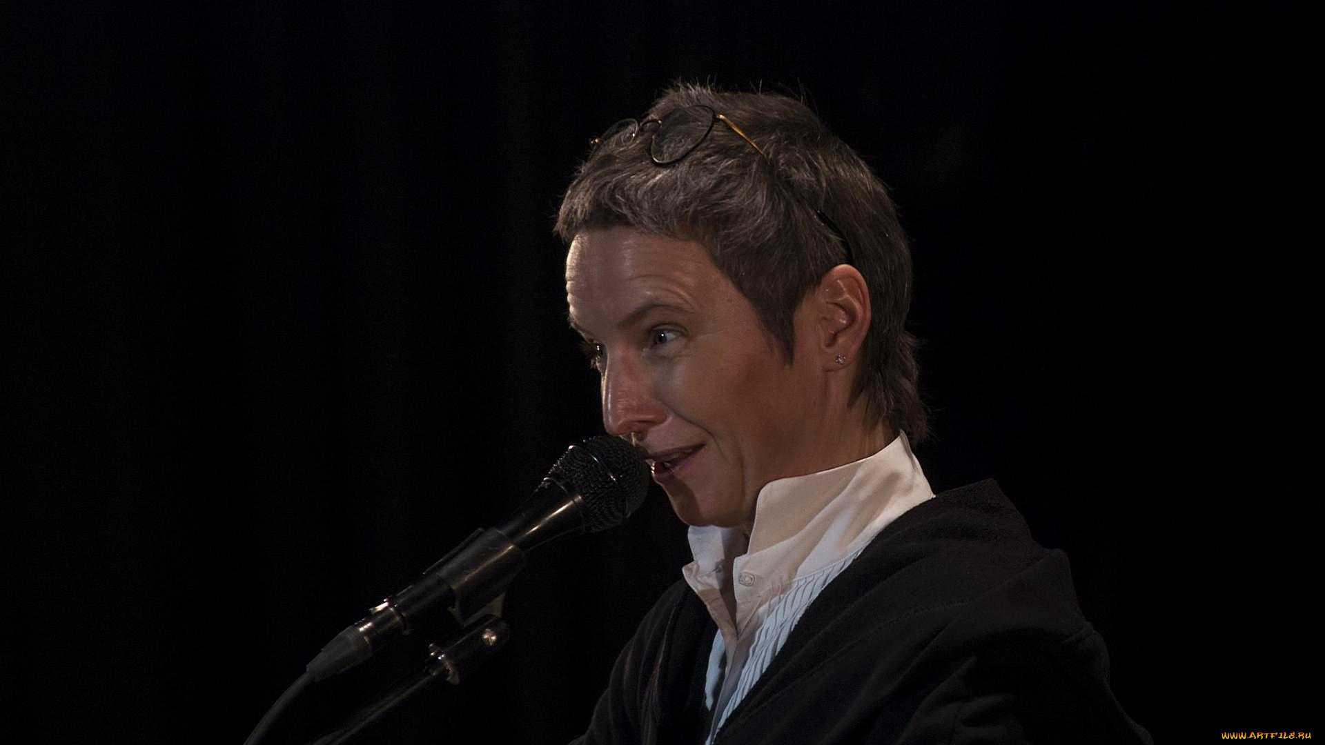 светлана, сурганова, музыка, -, другое, женщина, певица, очки, микрофон