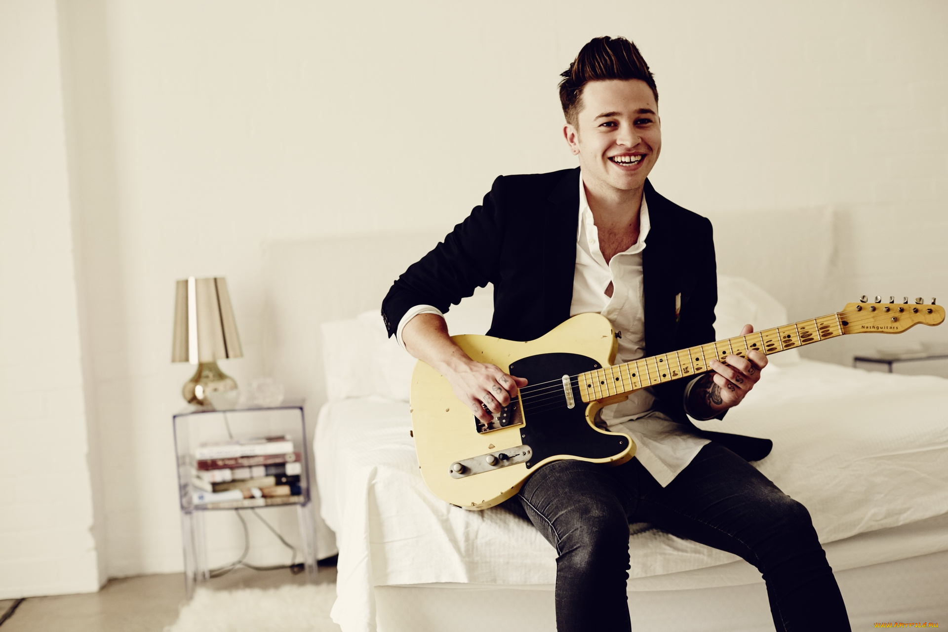 музыка, -, другое, парень, лампа, гитара, кровать