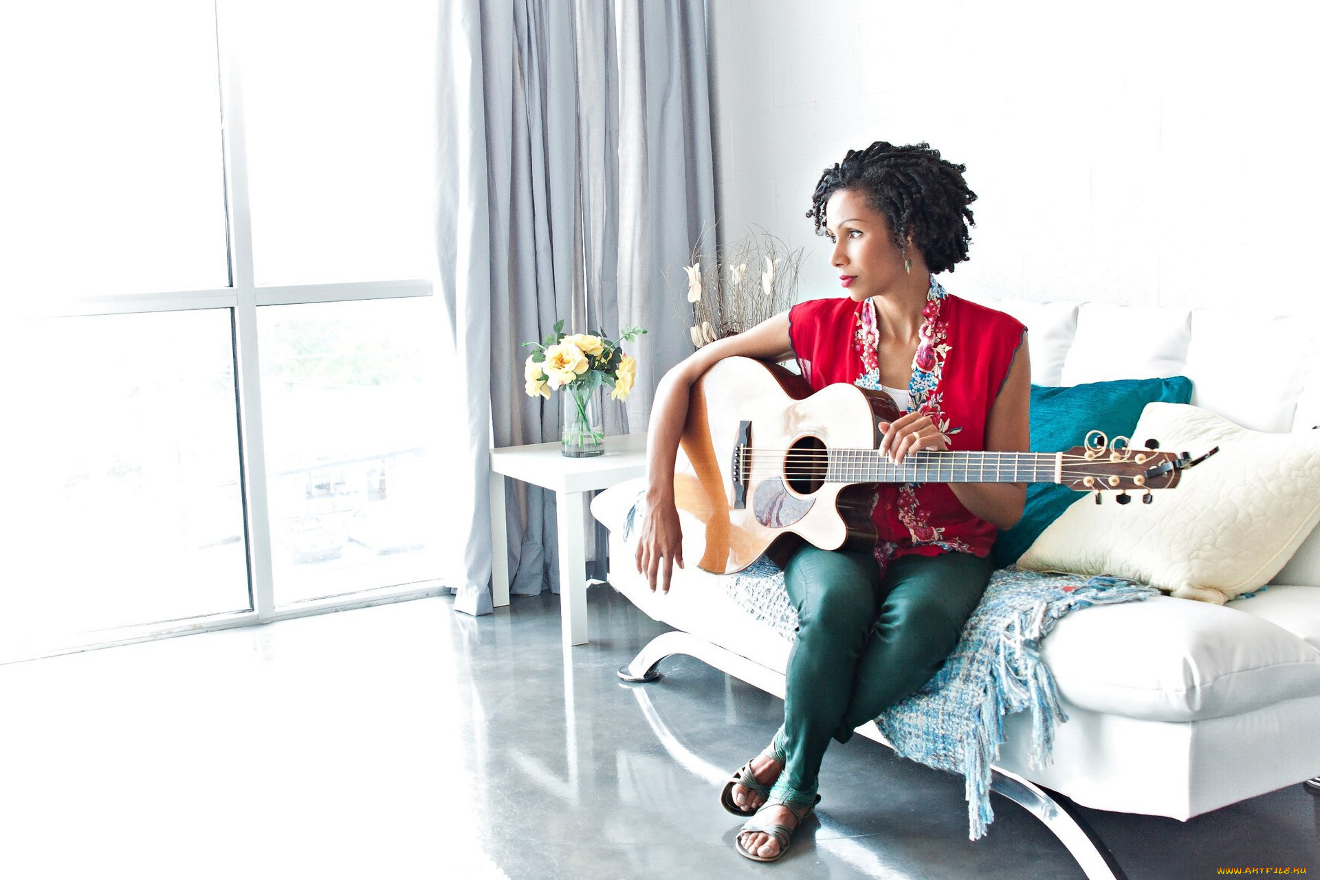 музыка, -, другое, подушка, женщина, цветы, гитара, диван