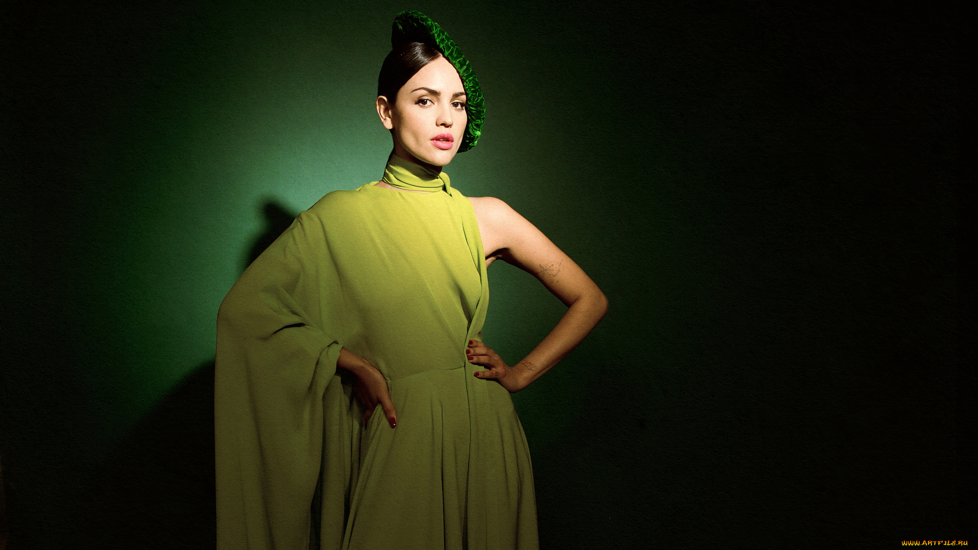 девушки, eiza, gonzalez, брюнетка, берет, платье