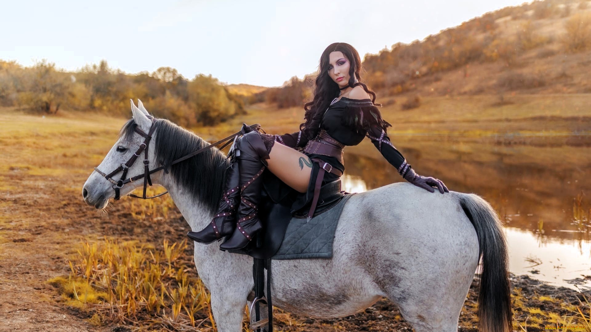 девушки, ольга, кожевникова, , lady, bell, образ, косплей, наряд, костюм, ведьма, всадница, лошадь, горы, деревья, озеро