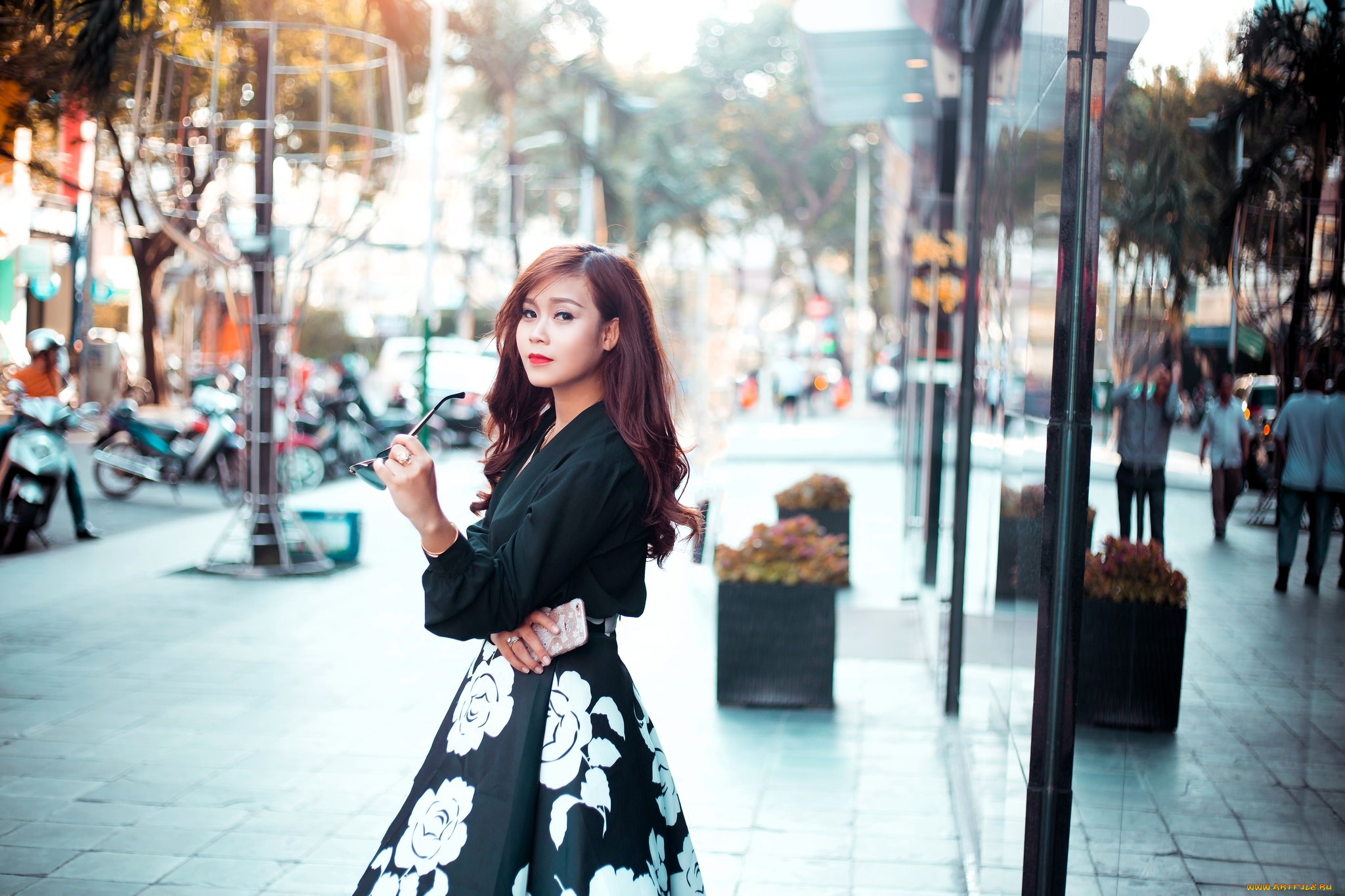 девушки, -, азиатки, шатенка, блузка, юбка, очки, телефон, город, улица, люди, транспорт