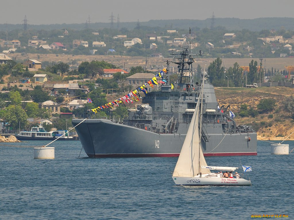 корабли, разные, вместе