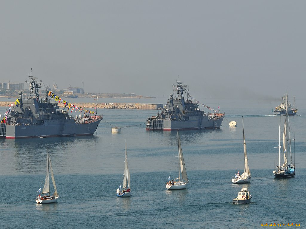 корабли, разные, вместе