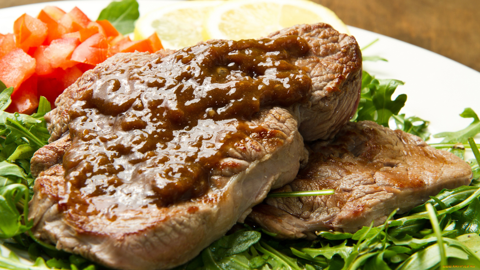 еда, мясные, блюда, стейки, руккола, лимон, помидоры, зелень