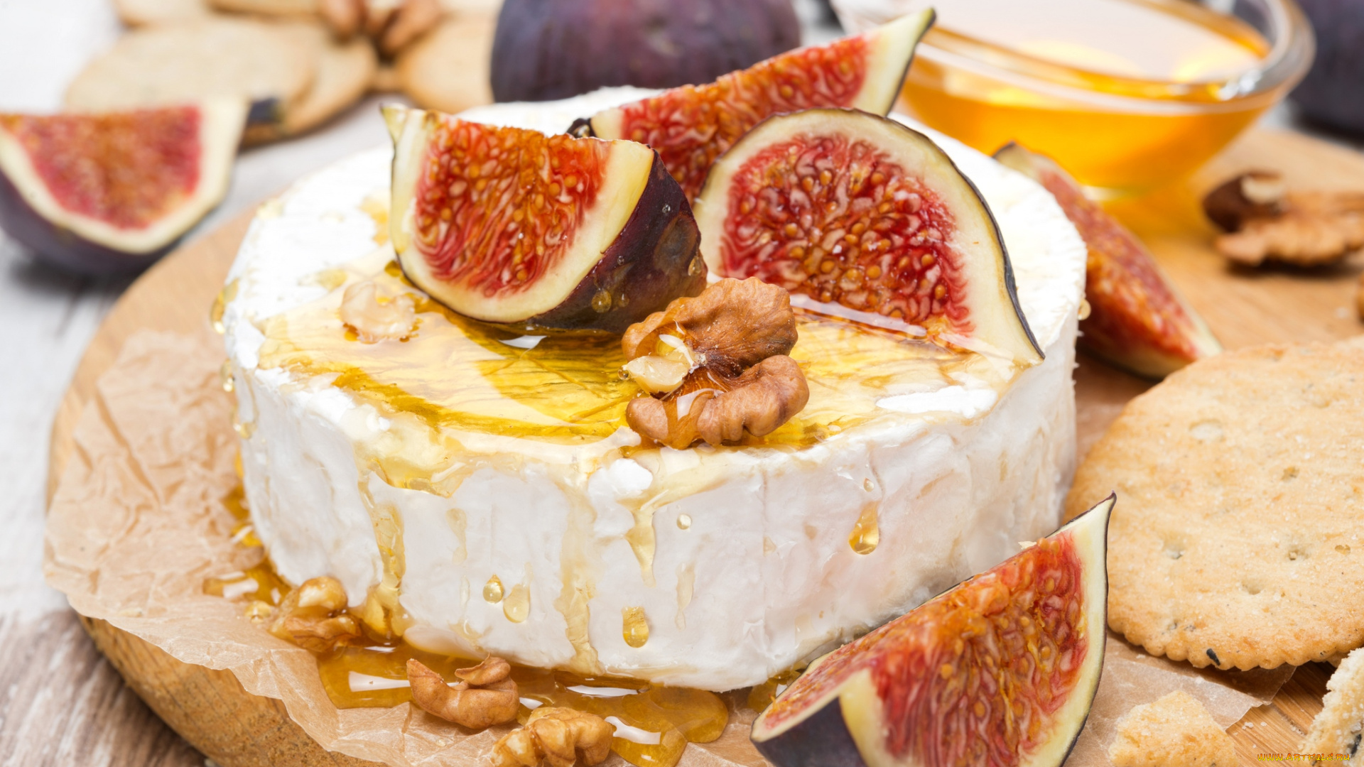 еда, разное, инжир, орехи, камамбер, мед, сыр