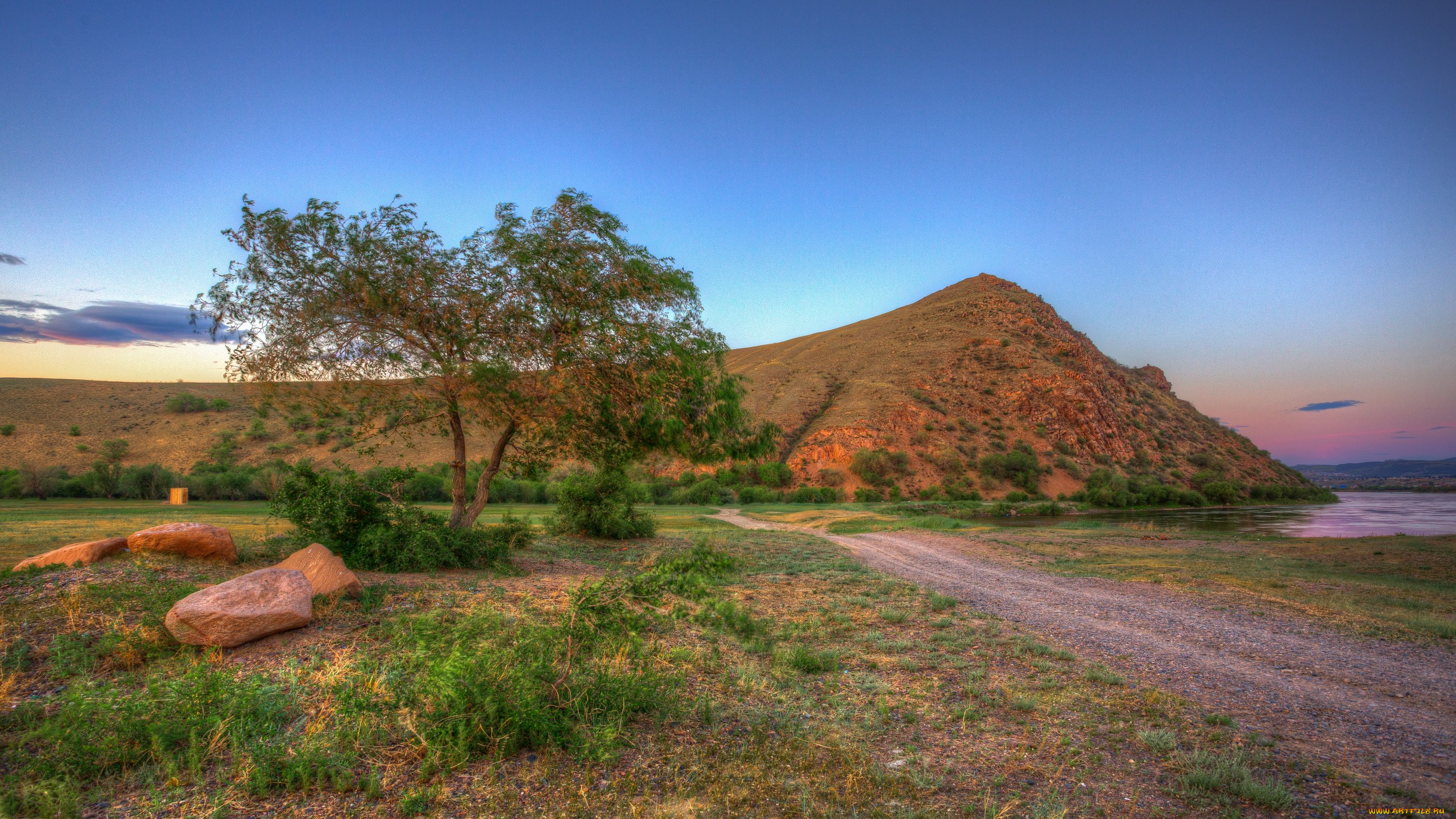 природа, дороги, поле, трава, холм, деревья, река, дорога