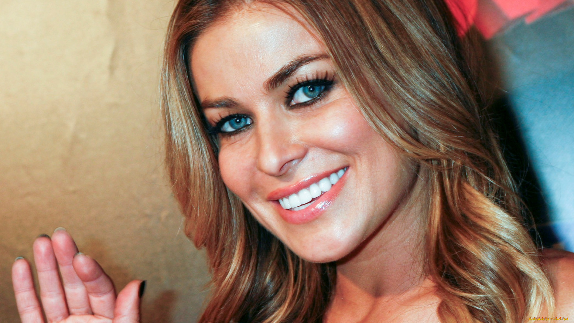 девушки, carmen, electra, рука, улыбка, лицо, шатенка