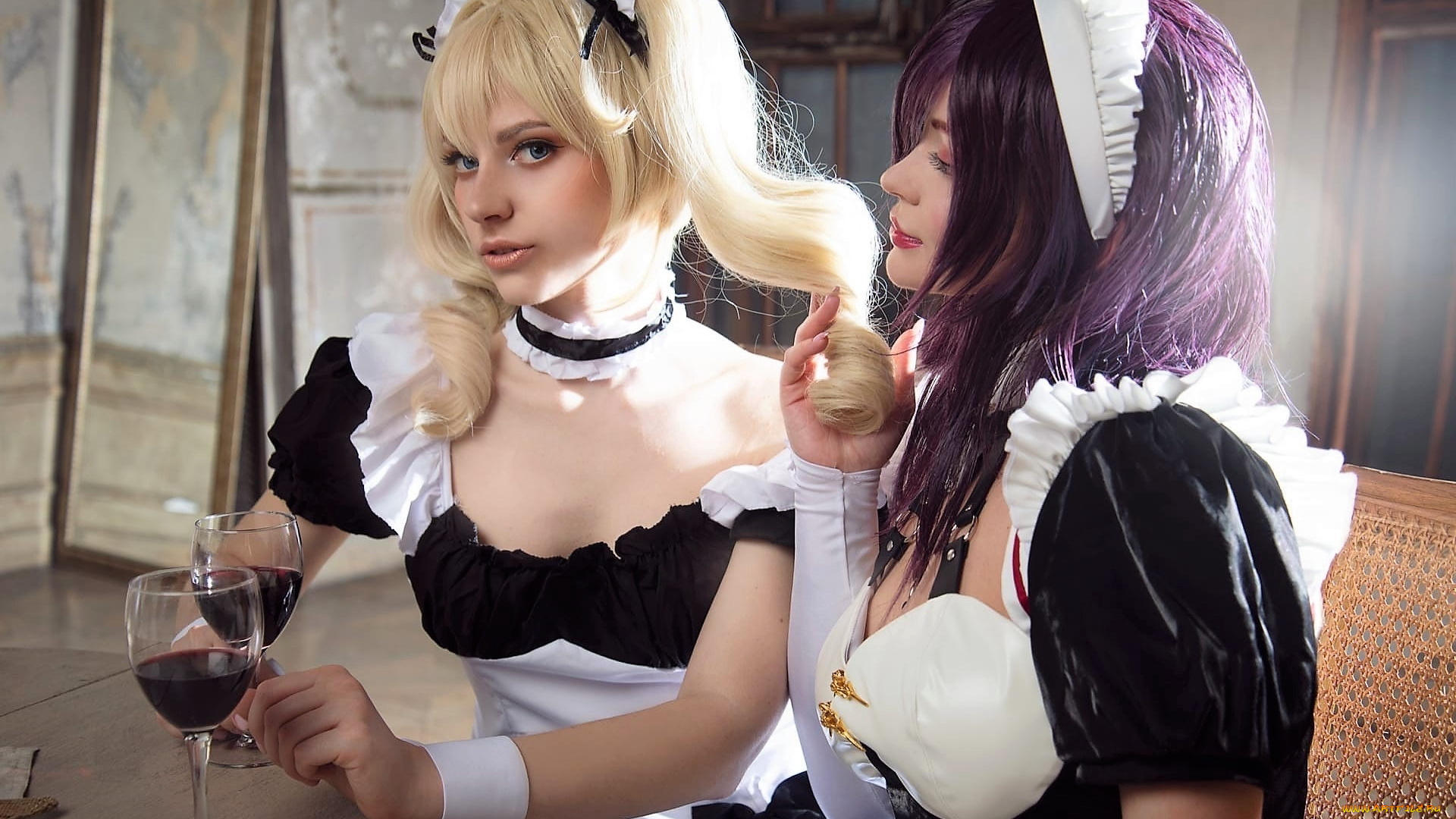девушки, симонет, секунова, горничные, костюмы, бокалы, вино