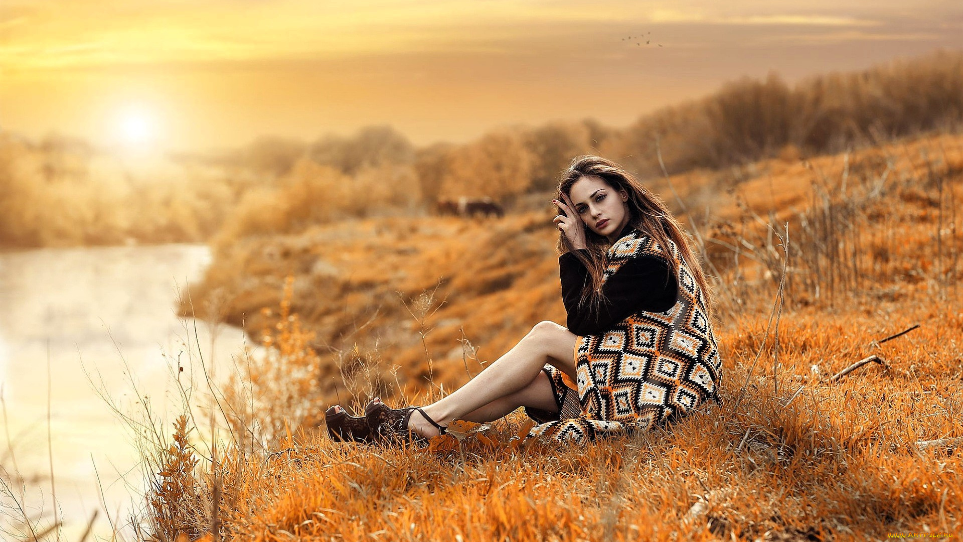 девушки, -, брюнетки, , шатенки, шатенка, свитер, безрукавка, луг, осень, река, лес, закат