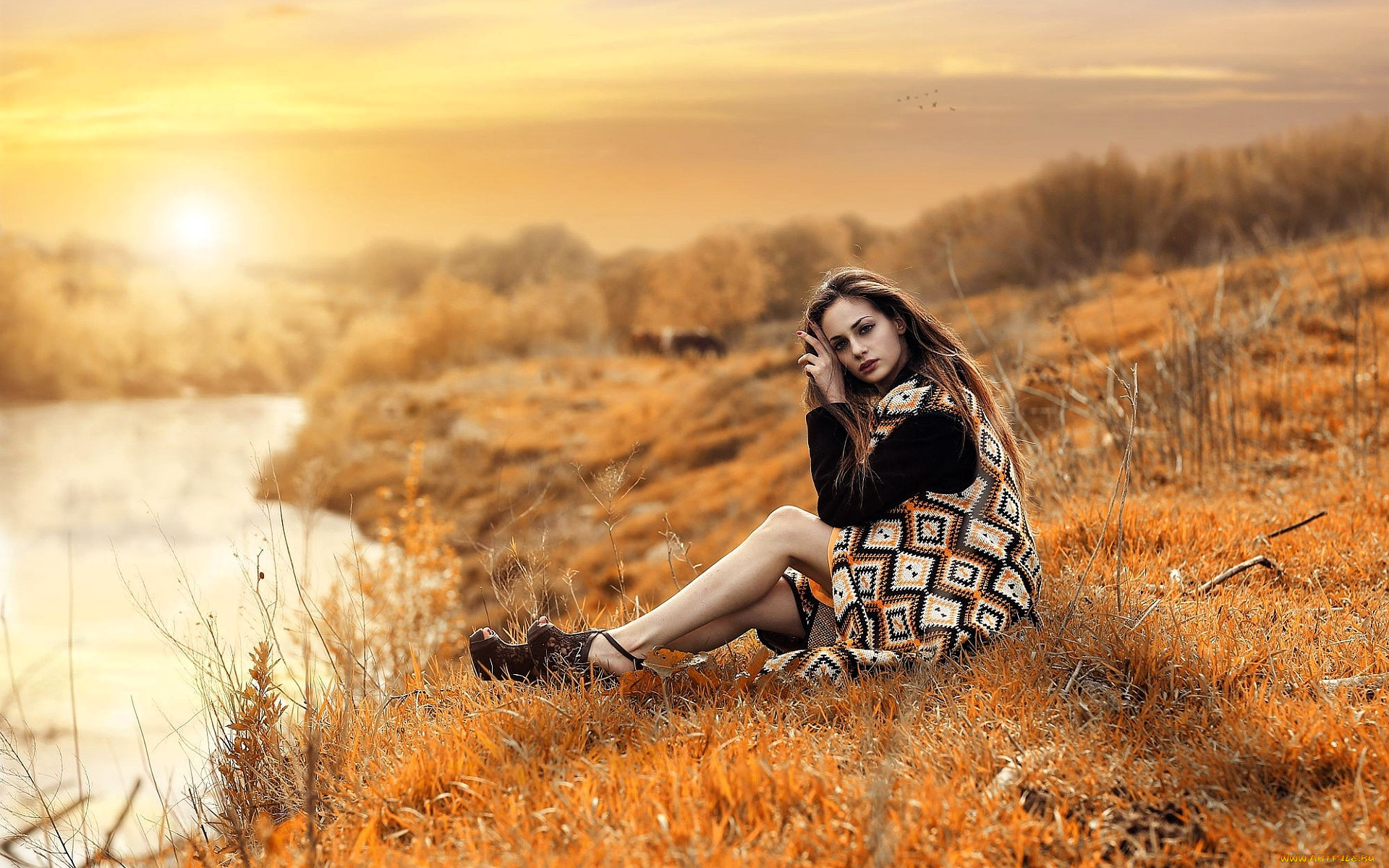 девушки, -, брюнетки, , шатенки, шатенка, свитер, безрукавка, луг, осень, река, лес, закат