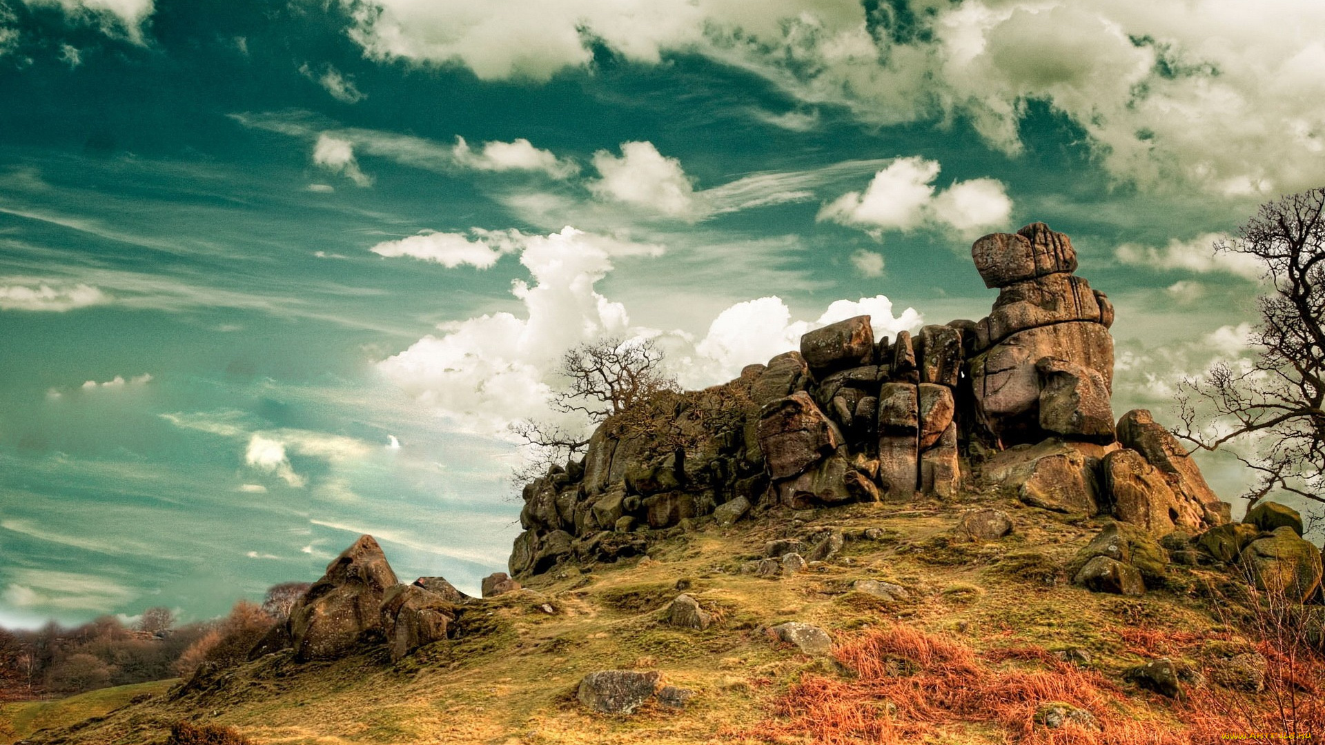 природа, горы, облака, трава, камни, пригорок