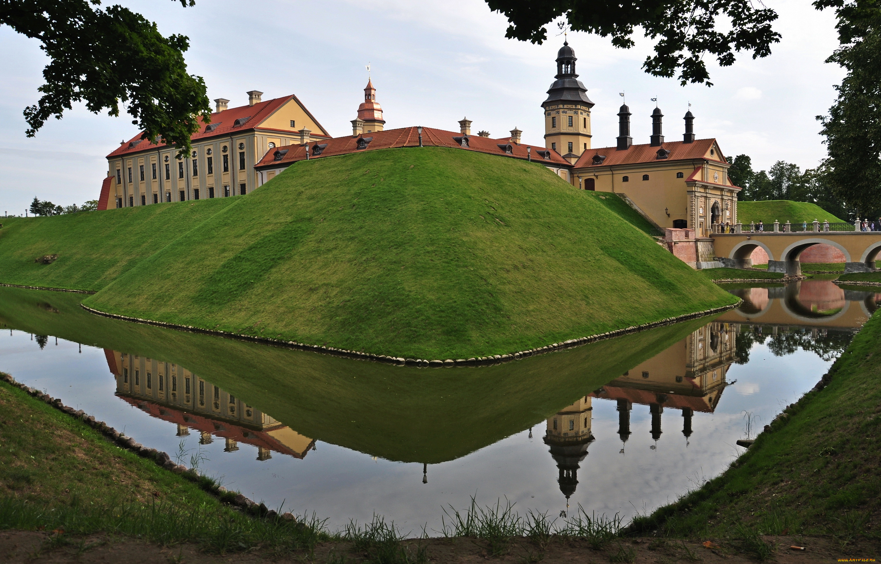 беларусь, несвиж, замок, радзивиллов, города, дворцы, замки, крепости, пруд, земляной, вал
