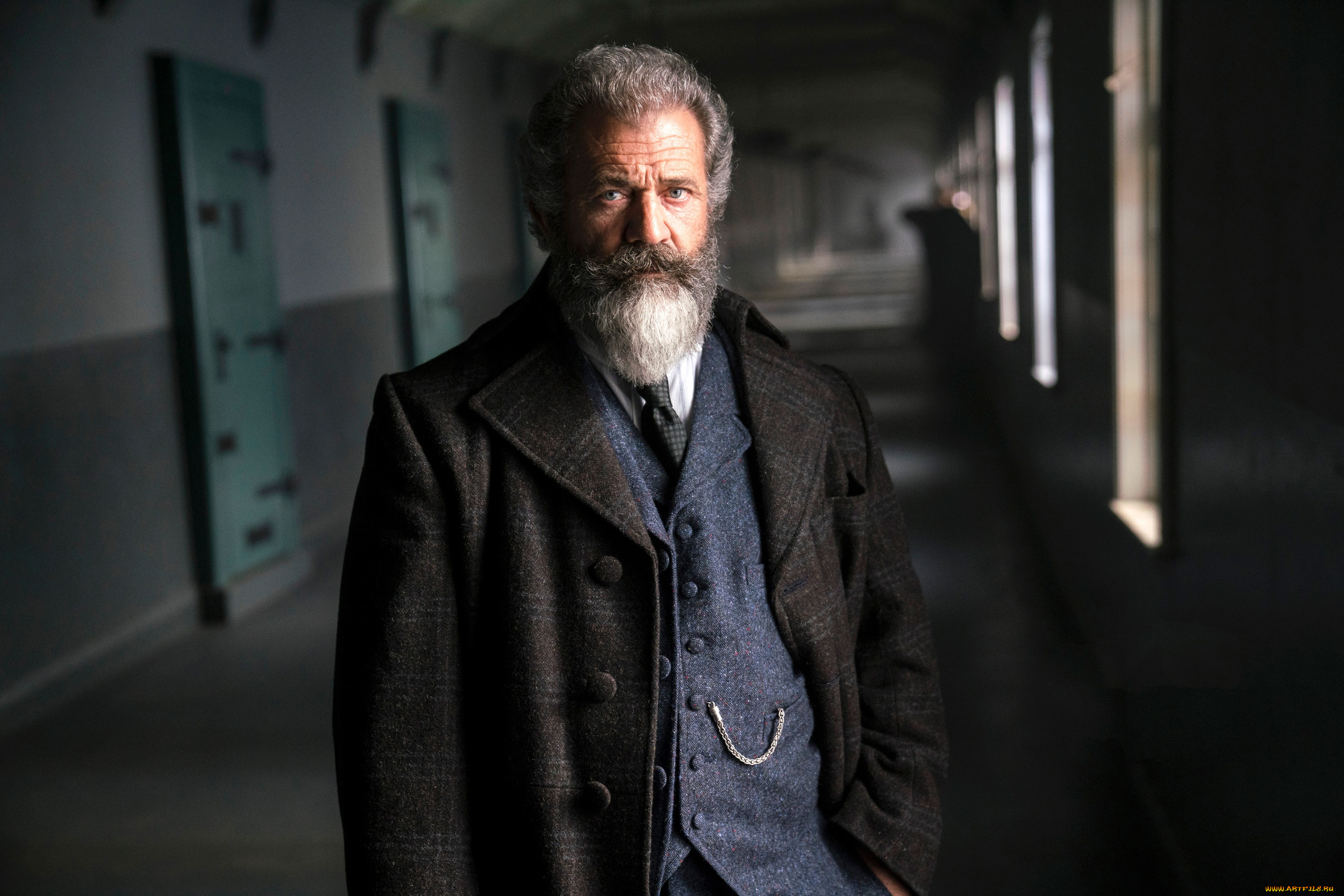 мужчины, mel, gibson, костюм, коридор, пальто, борода, актер