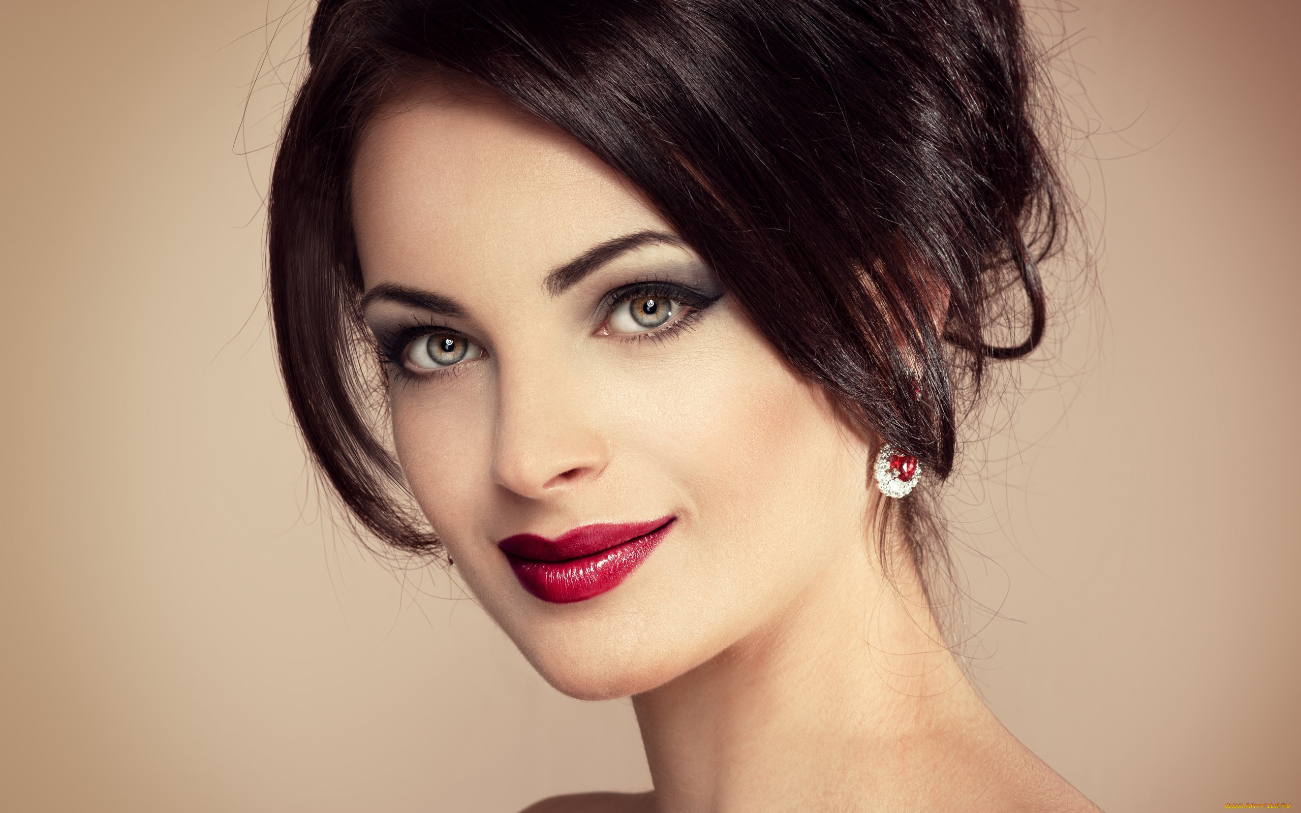 девушки, -unsort, , лица, , портреты, серьги, взгляд, макияж, улыбка, девушка, фон