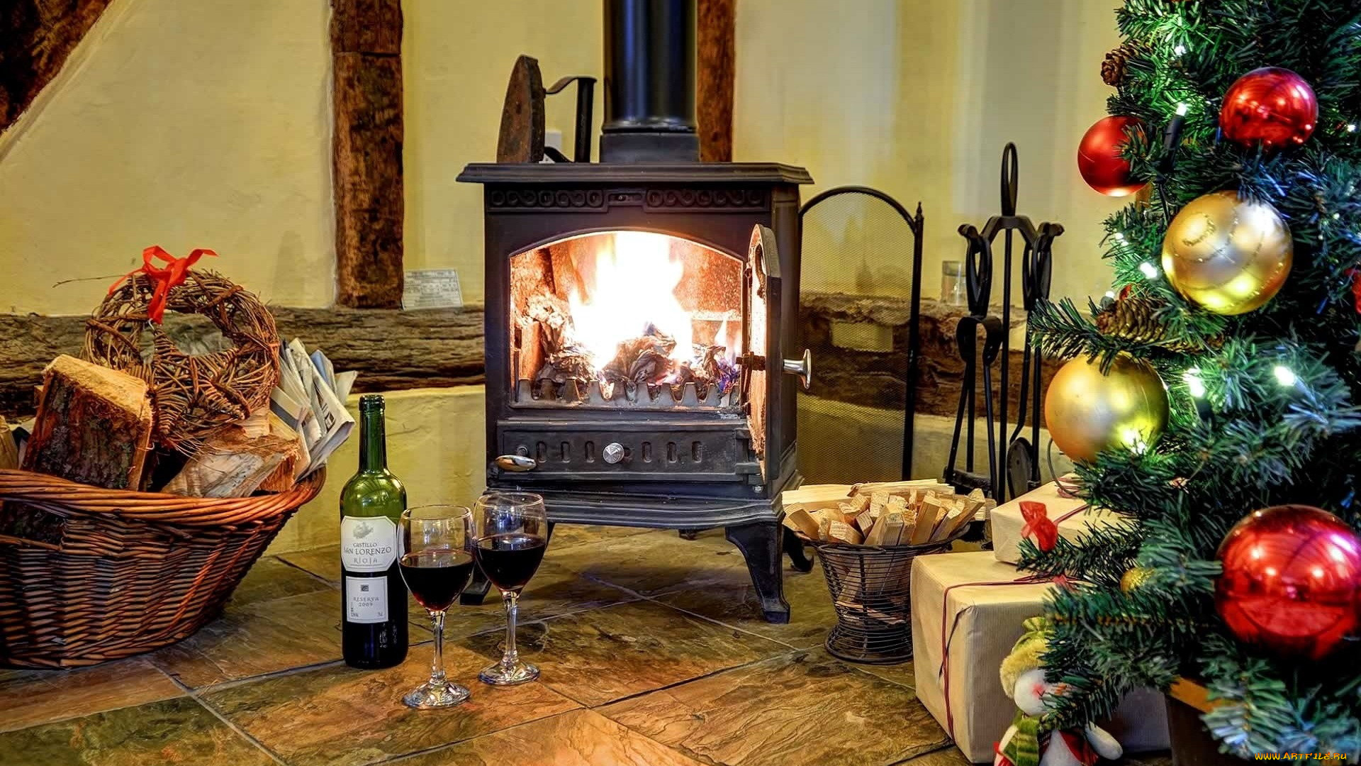 праздничные, новогодний, очаг, камин, поленья, елка, вино, бокалы