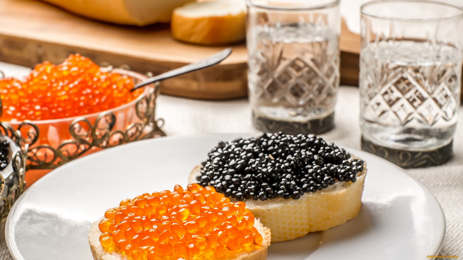 еда, икра, бутерброды, красная, черная, деликатес, рюмки, водка