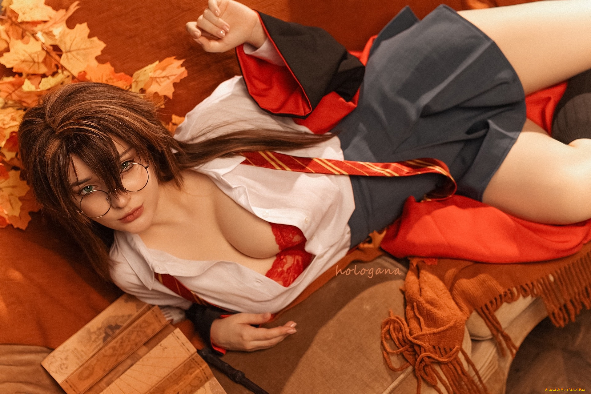 hologana, девушки, девушка, женщина, шатенка, темноволосая, сексуальная, модель, звезда, позирует, разная, обувь, верхняя, стильная, одежда, нижнее, эротическое, бельё, трусы, лифчик, колготки, чулки, аксессуары, макияж, и, множество, элементов, на, фотографии