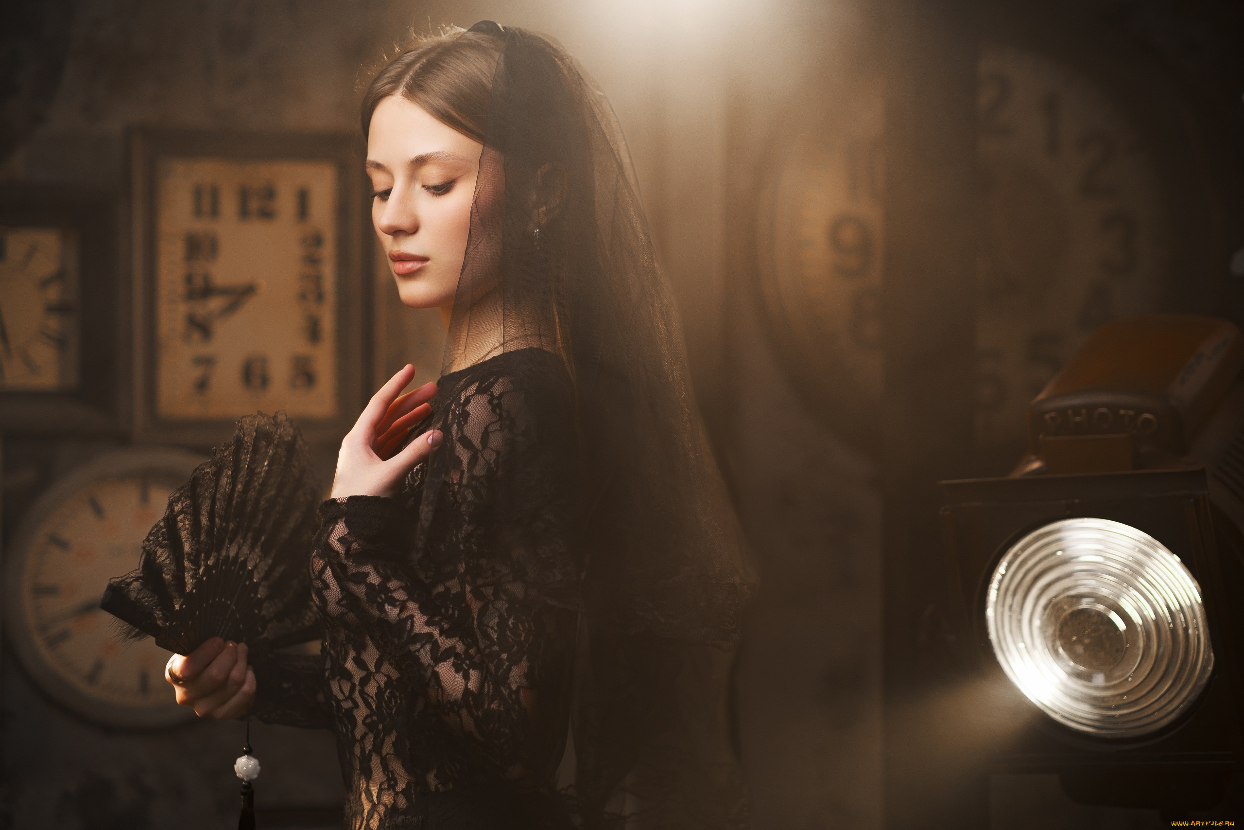 сексуальная, девушка, девушки, -, лица, , портреты, девушка, женщина, шатенка, темноволосая, сексуальная, модель, звезда, позирует, разная, обувь, верхняя, стильная, одежда, нижнее, эротическое, бельё, трусы, лифчик, колготки, чулки, аксессуары, макияж, и, множество, элементов, на, фотографии