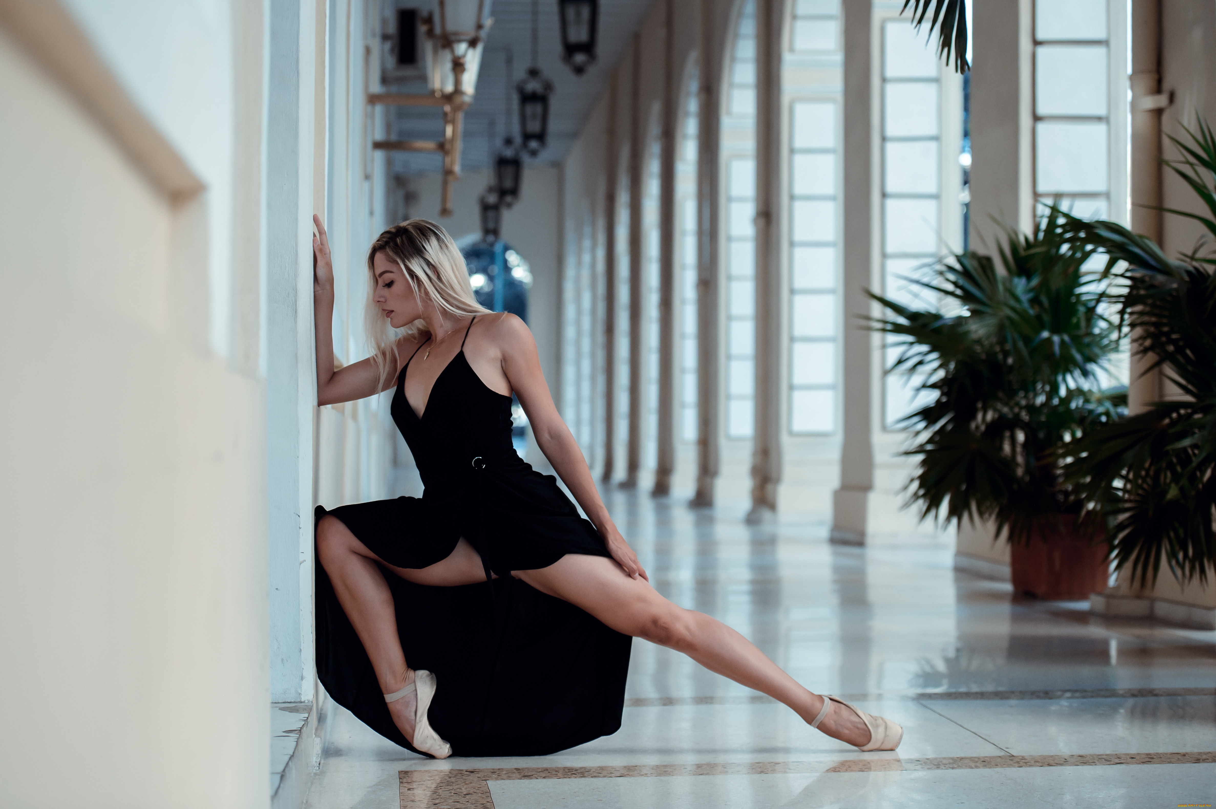 сексуальная, девушка, девушки, -, блондинки, , светловолосые, девушка, женщина, блондинка, светловолосая, сексуальная, модель, звезда, позирует, разная, обувь, верхняя, стильная, одежда, нижнее, эротическое, бельё, трусы, лифчик, колготки, чулки, аксессуары, макияж, и, множество, элементов, на, фотографии