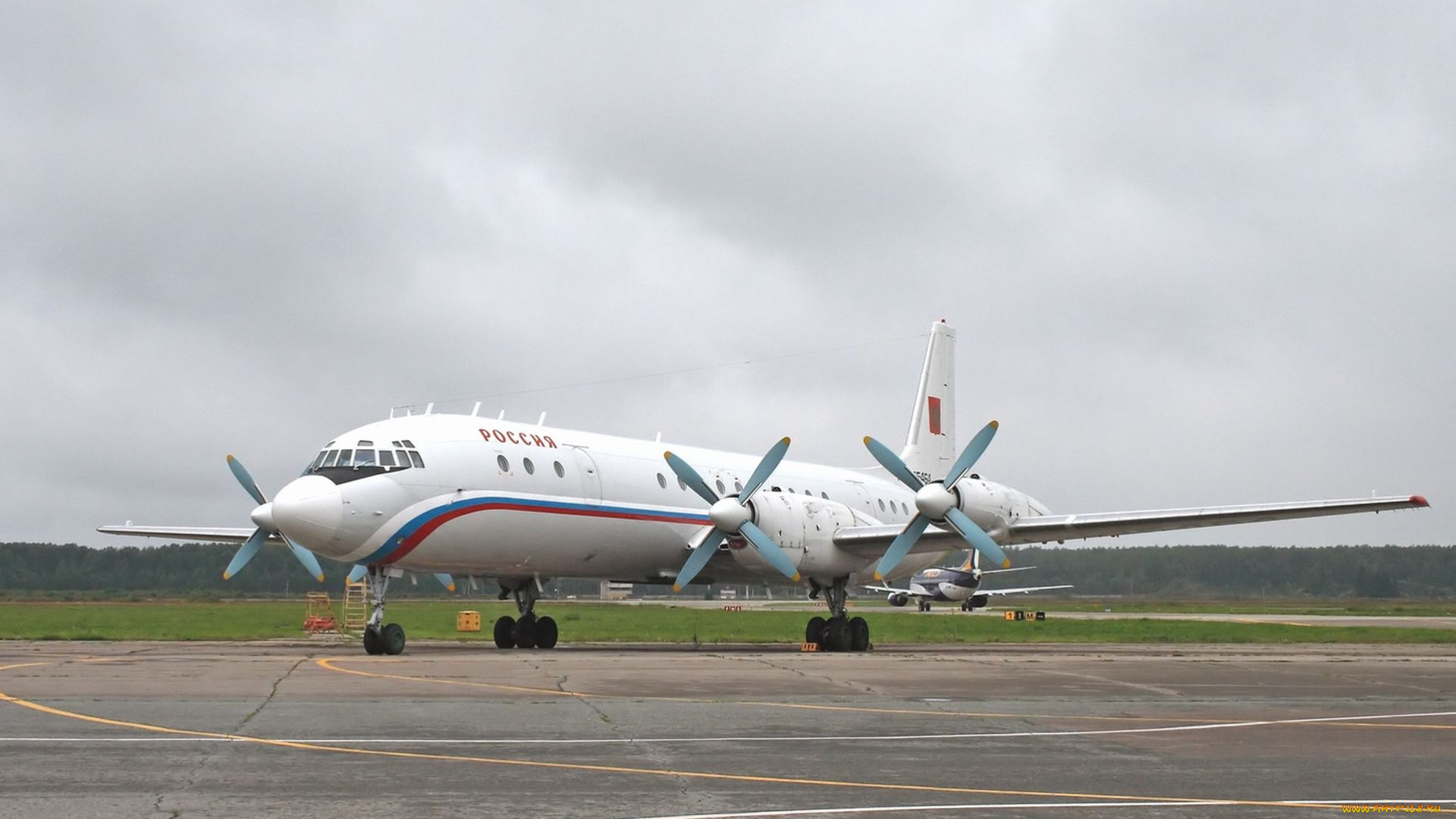 ил-18, авиация, пассажирские, самолёты, аэродром, самолёт