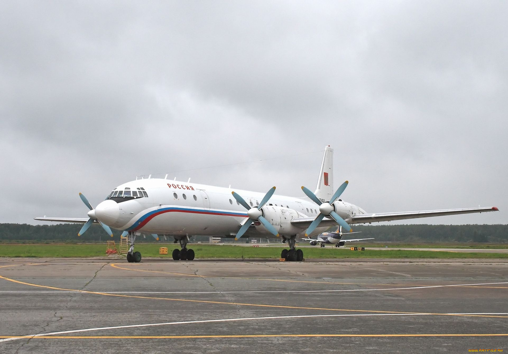 ил-18, авиация, пассажирские, самолёты, аэродром, самолёт
