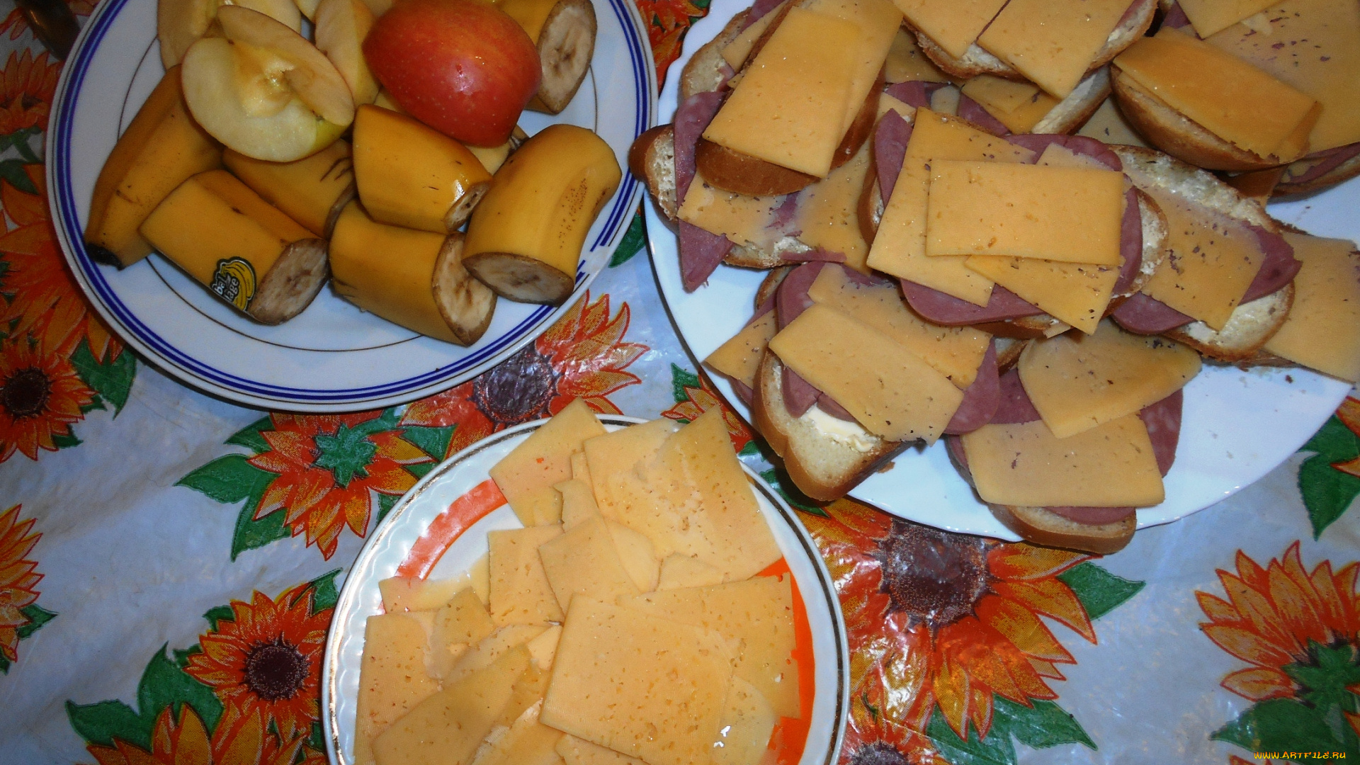 еда, бутерброды, , гамбургеры, , канапе, бананы, яблоки, сыр, хлеб, колбаса