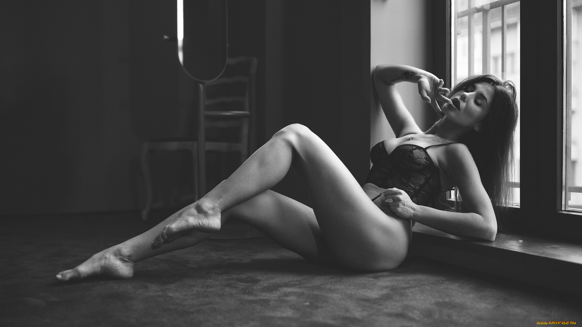 красивая, девушка, девушки, -, черно-белые, девушка, женщина, брюнетка, темноволосая, сексуальная, модель, звезда, позирует, разная, обувь, верхняя, стильная, одежда, нижнее, эротическое, бельё, трусы, лифчик, колготки, чулки, аксессуары, макияж, и, множество, элементов, на, фотографии