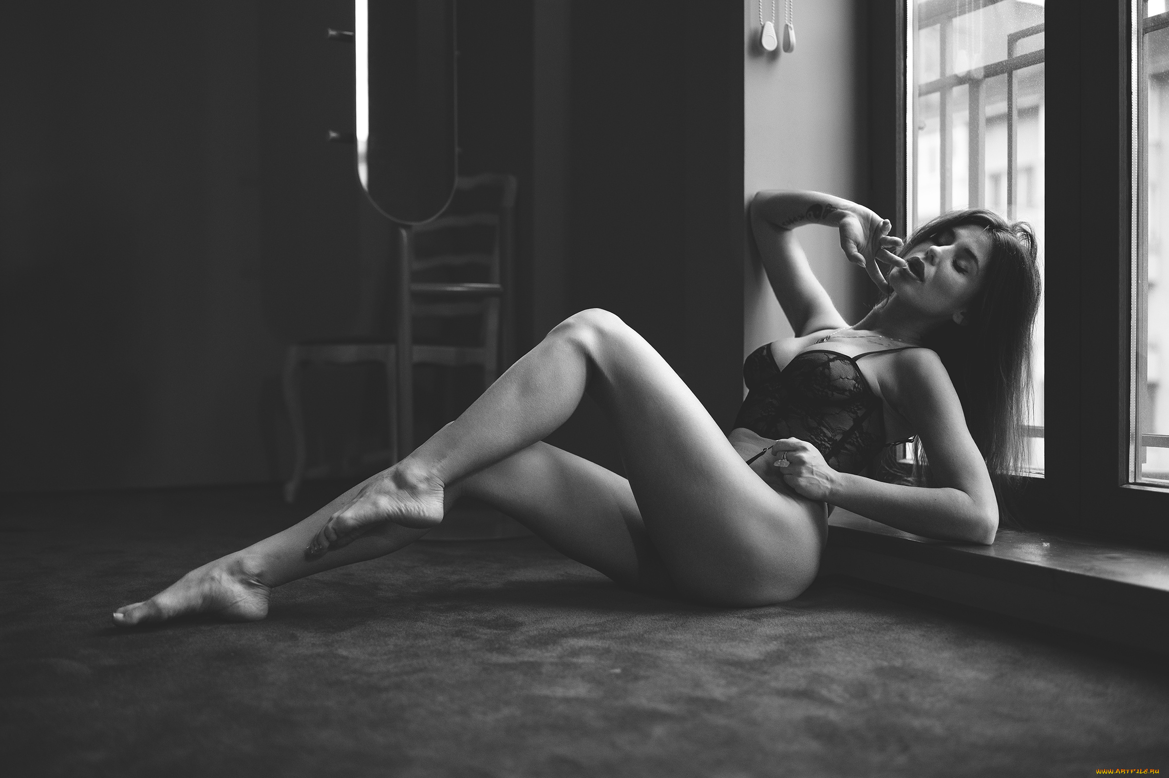 красивая, девушка, девушки, -, черно-белые, девушка, женщина, брюнетка, темноволосая, сексуальная, модель, звезда, позирует, разная, обувь, верхняя, стильная, одежда, нижнее, эротическое, бельё, трусы, лифчик, колготки, чулки, аксессуары, макияж, и, множество, элементов, на, фотографии