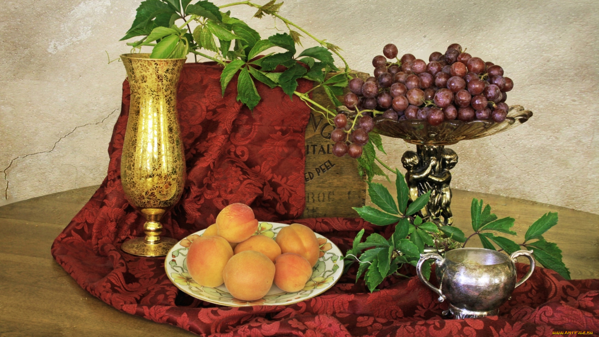еда, натюрморт, абрикосы, виноград, вазы
