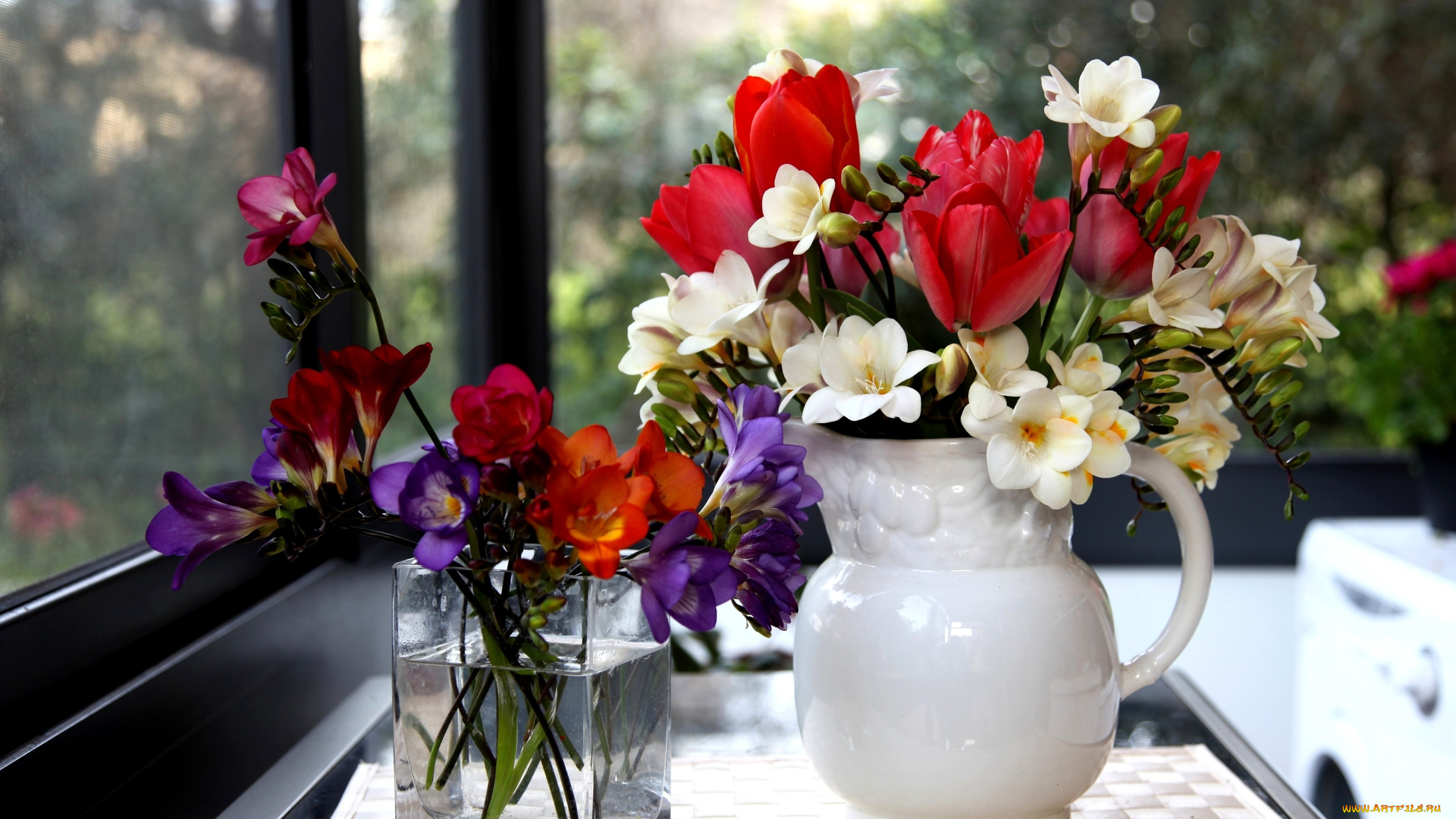 цветы, букеты, композиции, кувшин, фрезия, тюльпаны