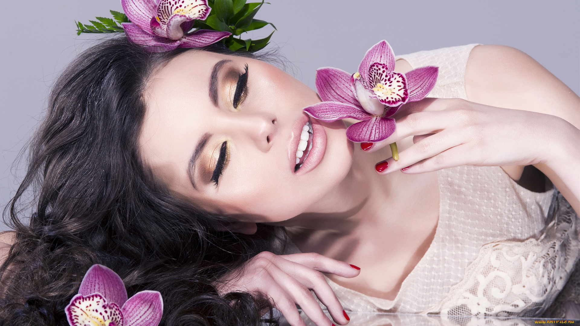 девушки, -unsort, , лица, , портреты, улыбка, макияж, цветы, девушка