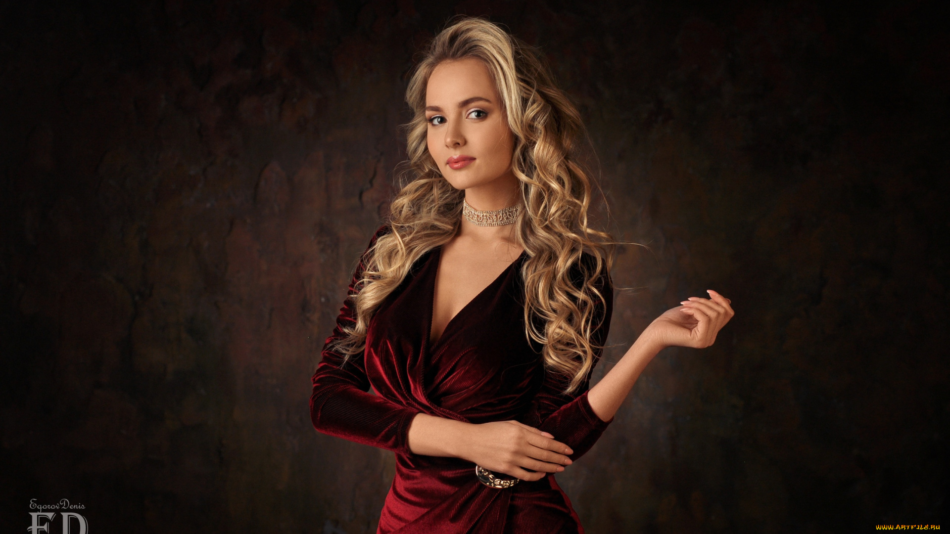 девушки, катерина, крестинина, , катя, халперт, денис, егоров, женщины, катя, халперт, блондинка, волнистые, волосы, платье, красная, одежда, бархат, простой, фон, макияж