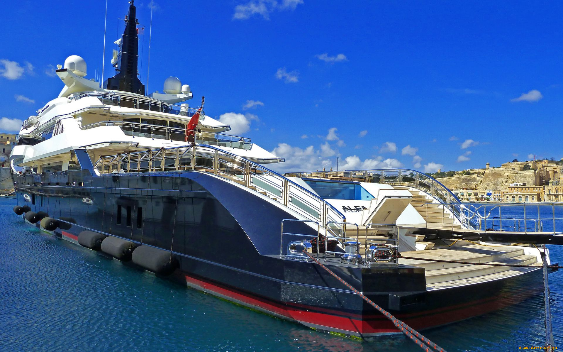 корабли, Яхты