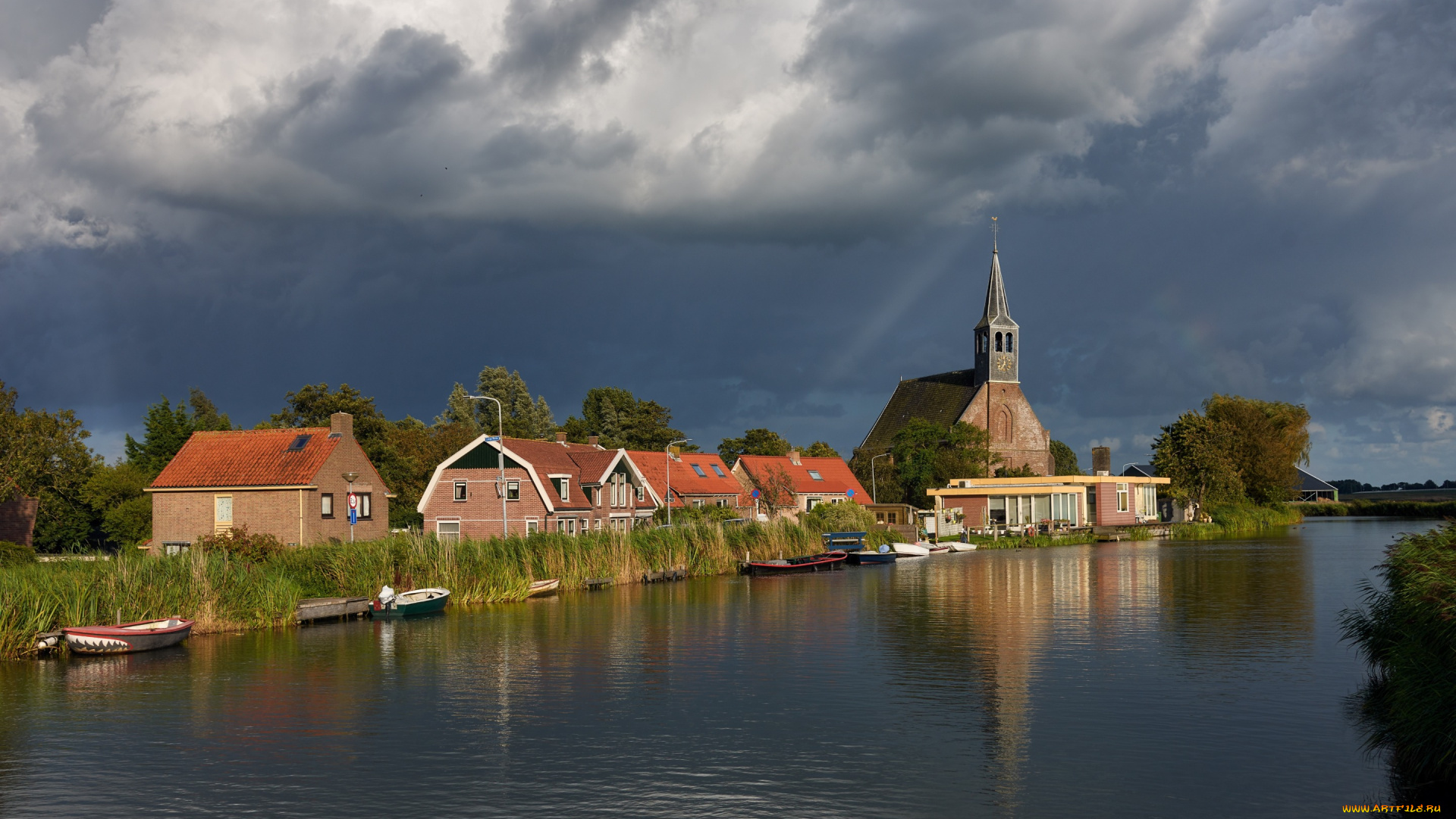 города, -, пейзажи, облака, река, нидерланды, церковь, oudendijk, дома, солнце, небо, камыши, деревья, лодки, тучи